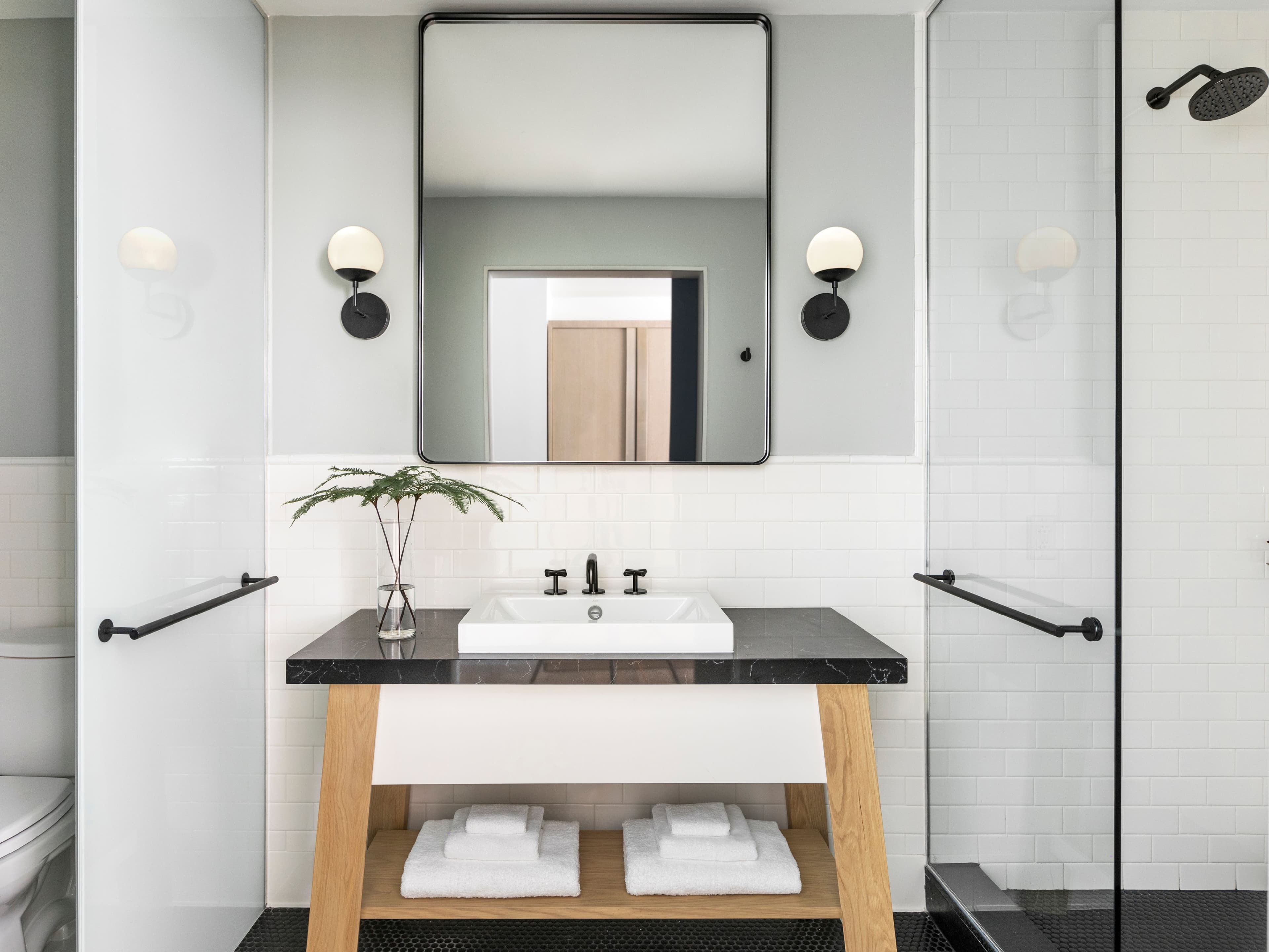 2 Queen Mobility Accessible Tub - Image 6