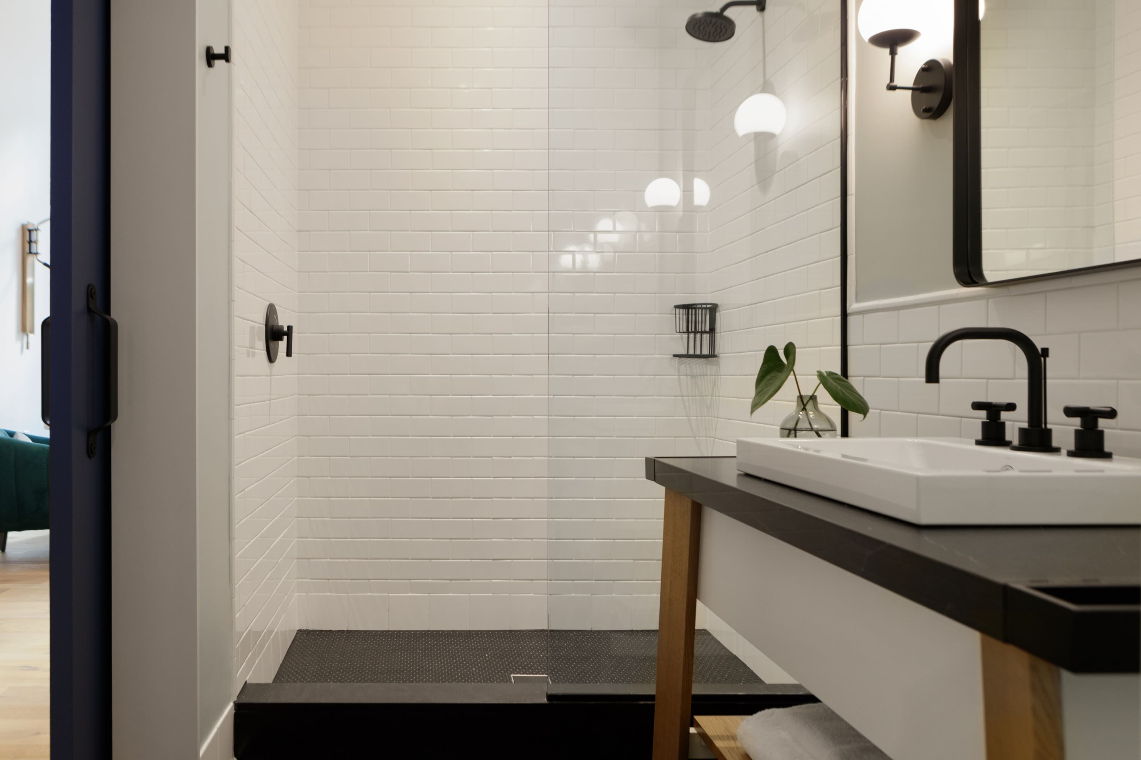 2 Queen Mobility Accessible Tub - Image 7