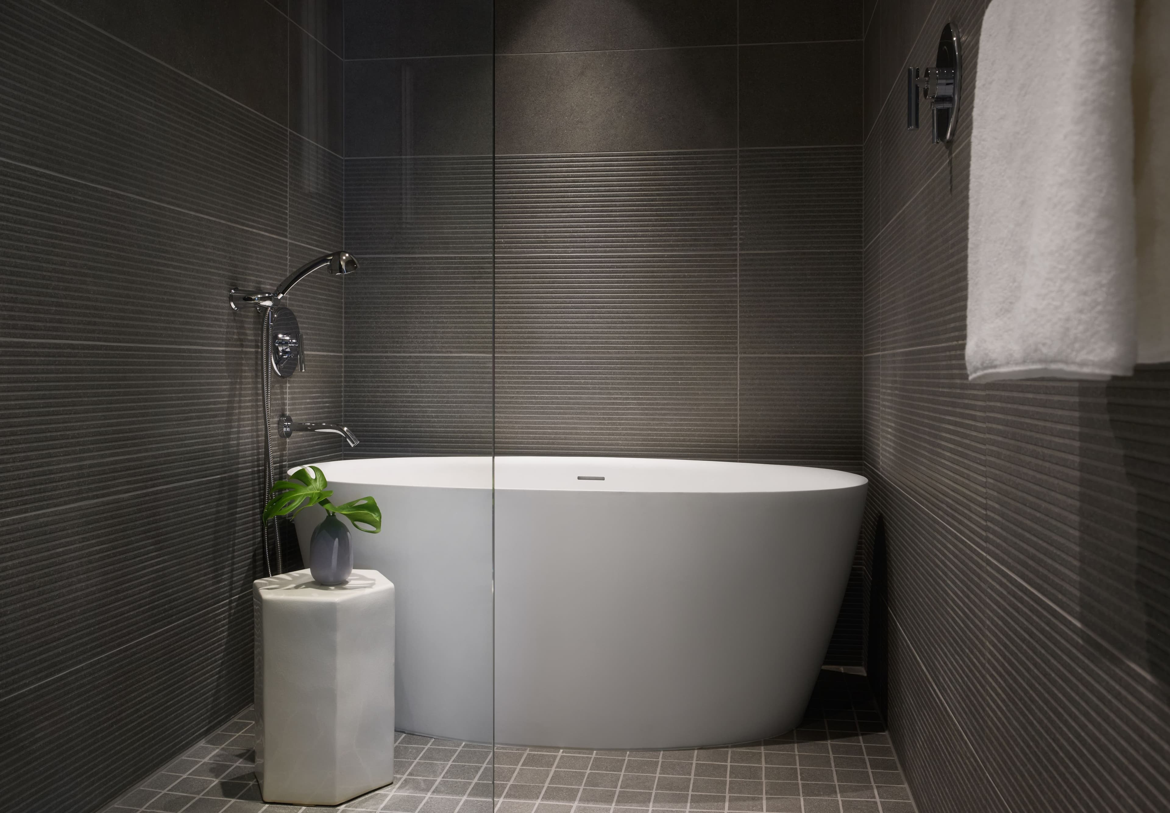 Kimpton Claret Hotel — 8