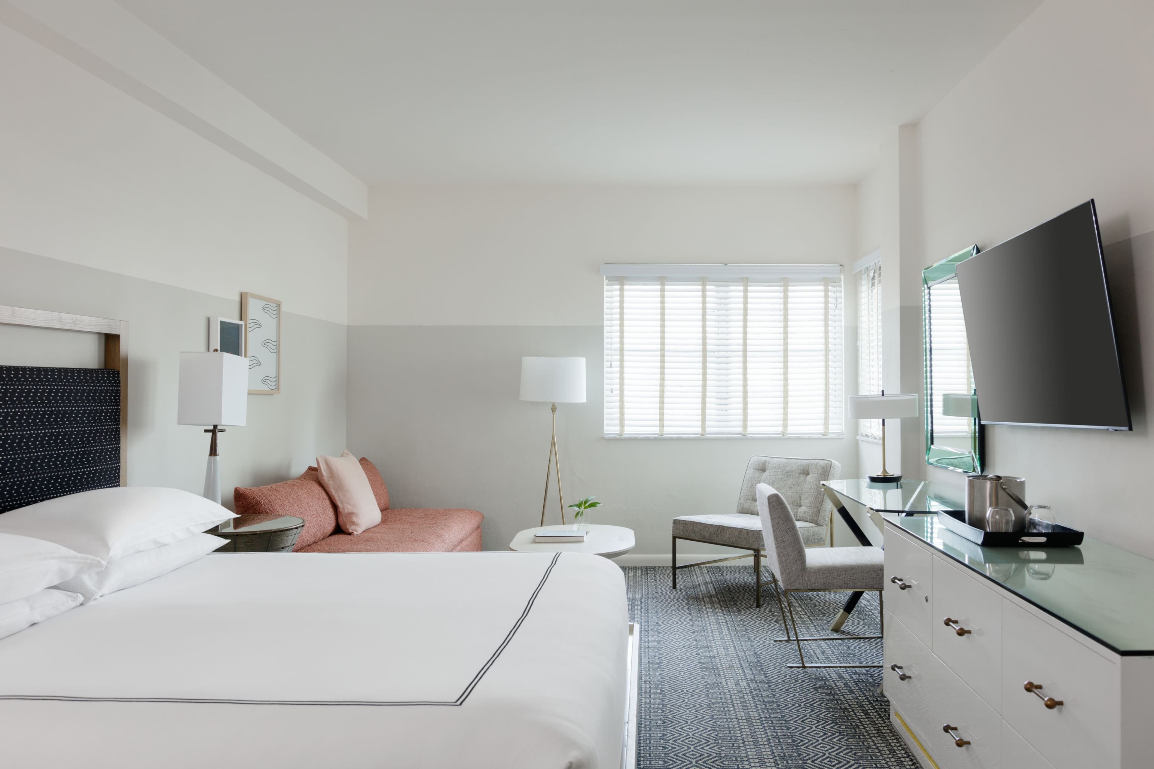 Kimpton Surfcomber Hotel — 7