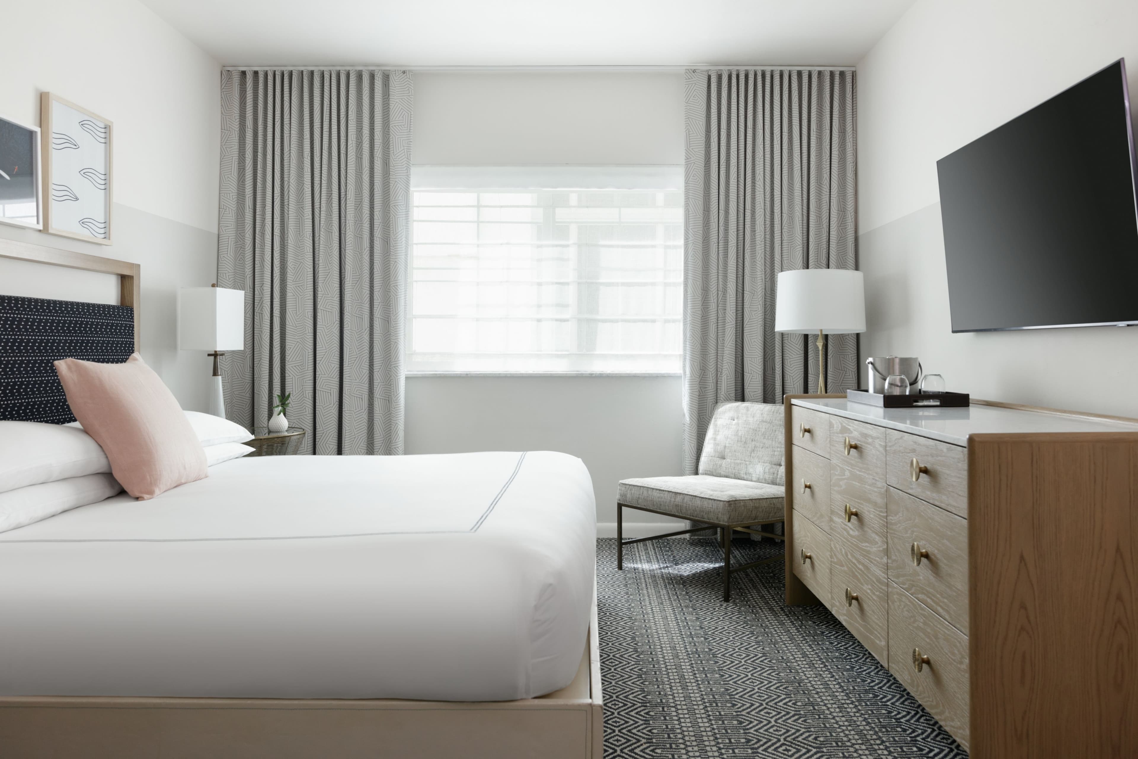 Kimpton Surfcomber Hotel — 11
