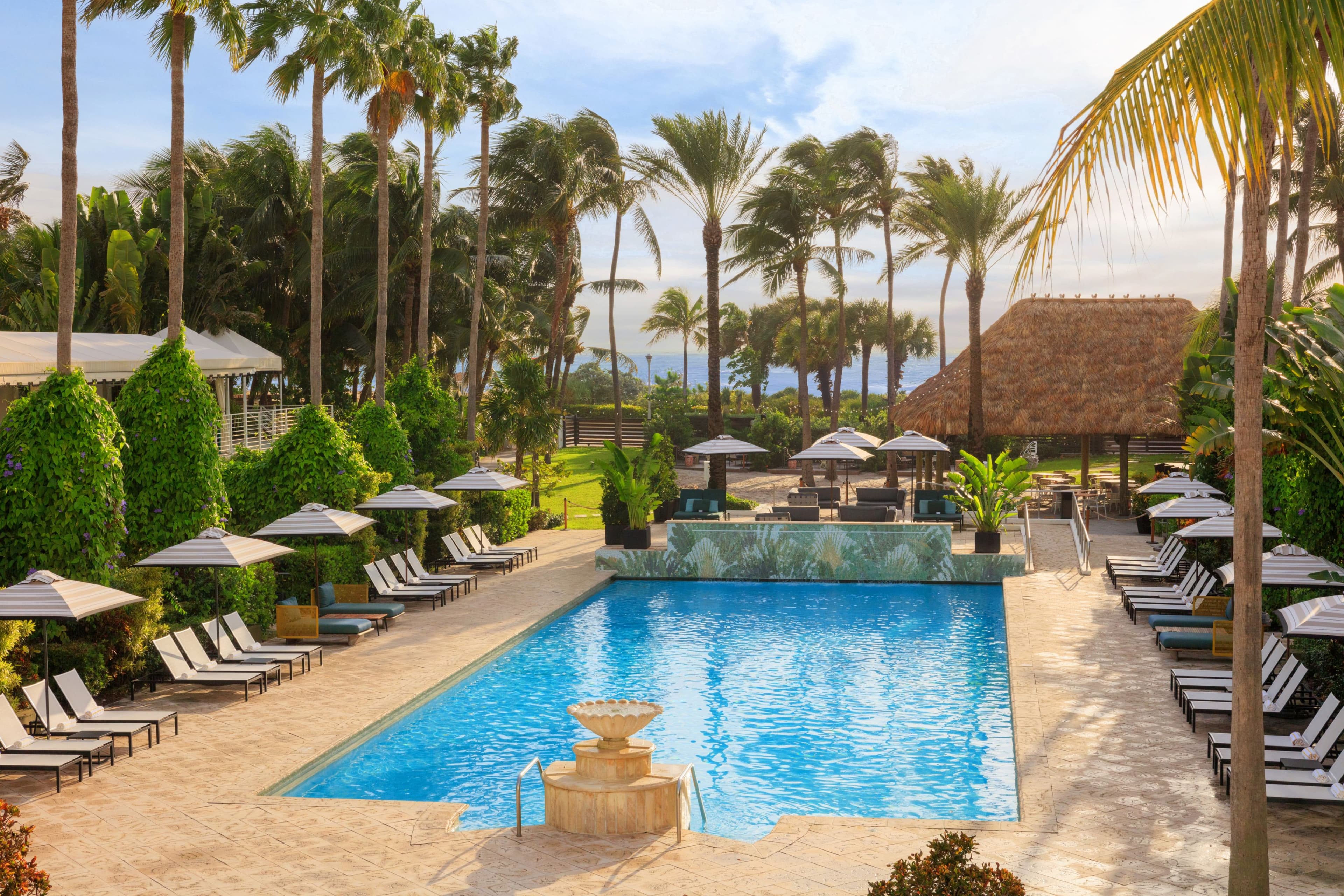Kimpton Surfcomber Hotel - Image 1
