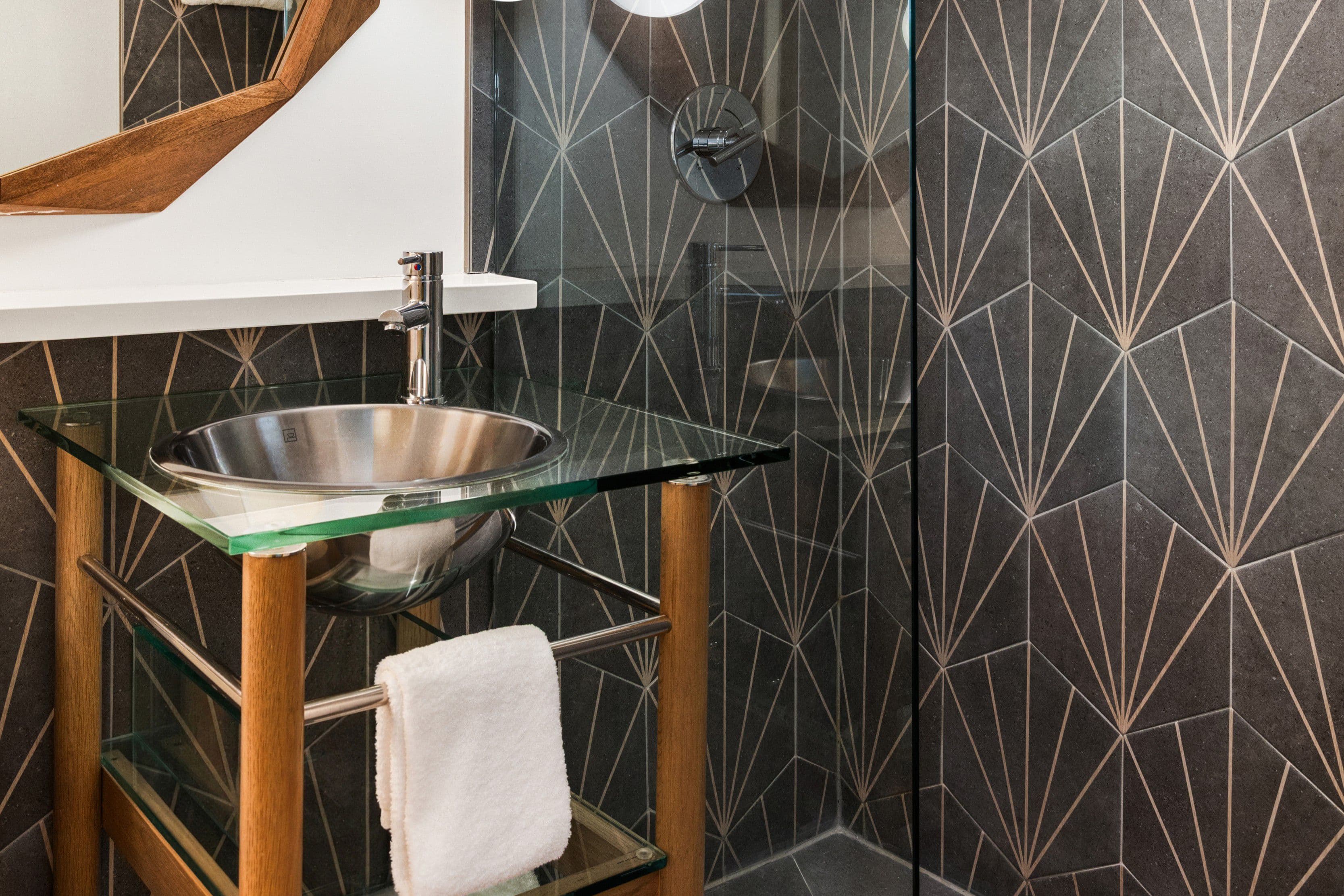 Kimpton Surfcomber Hotel — 8