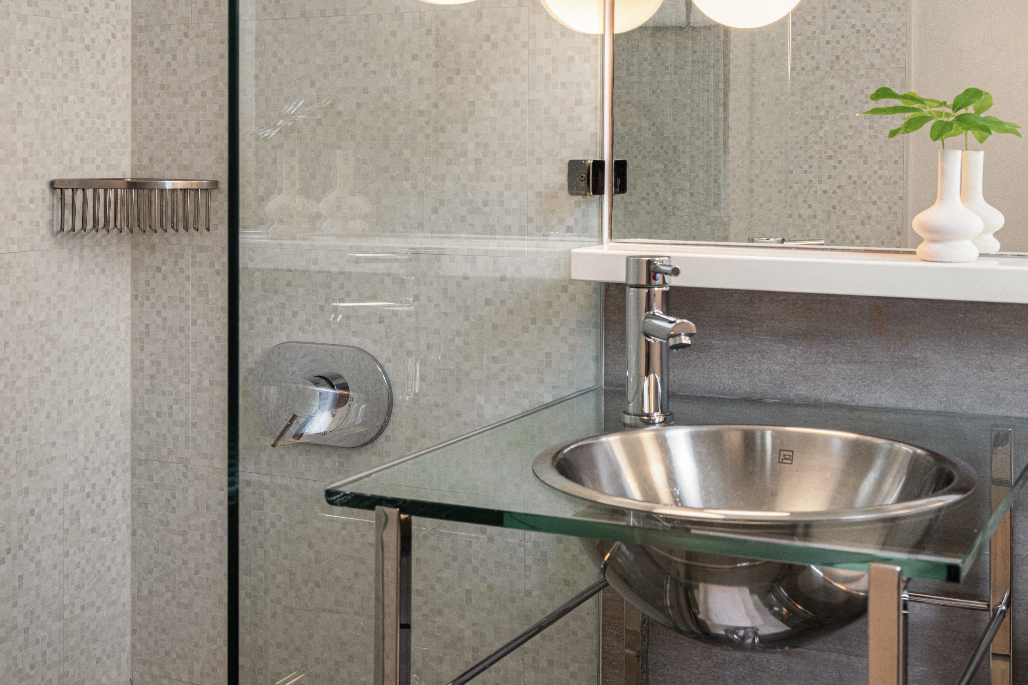 Kimpton Surfcomber Hotel — 6