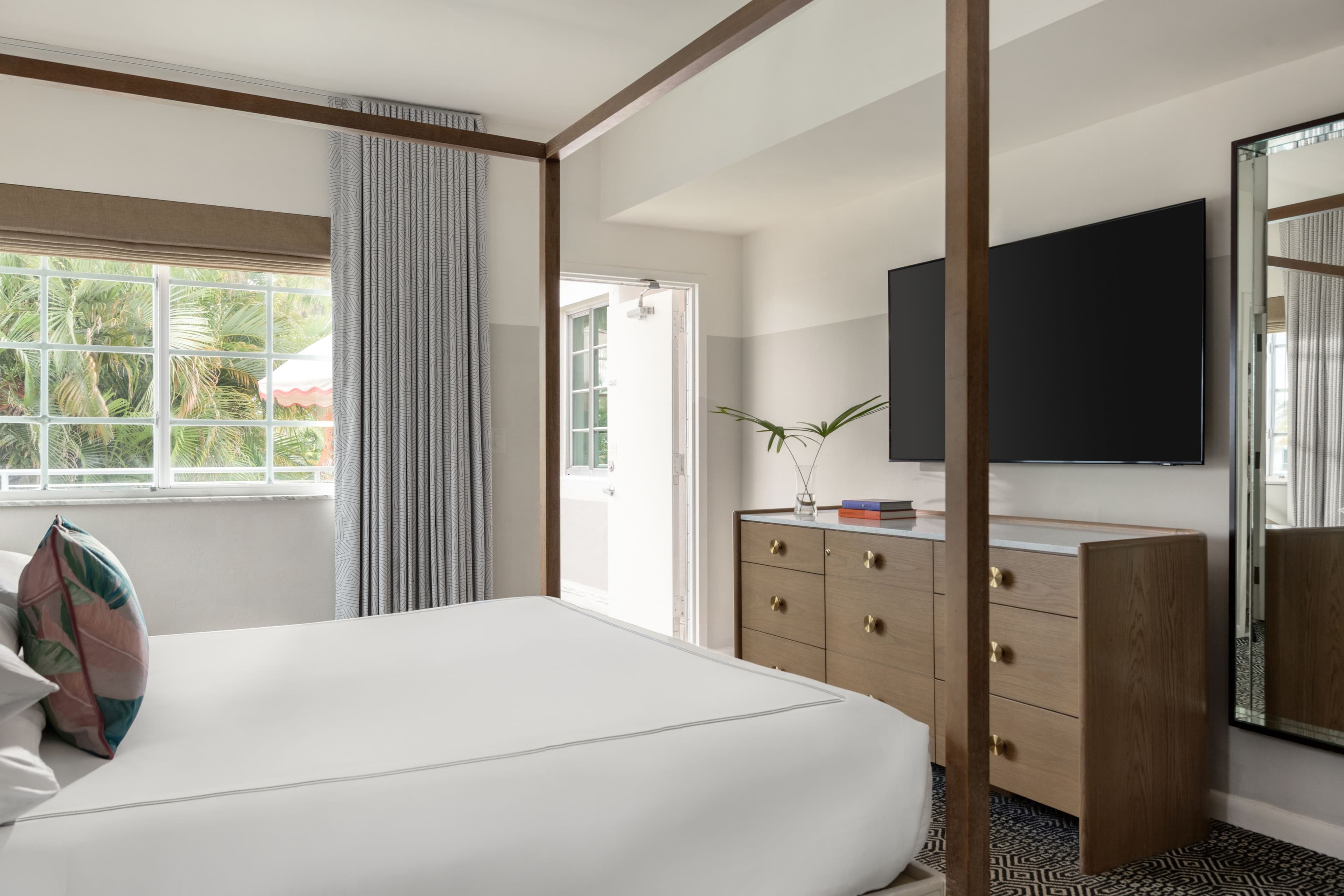 Kimpton Surfcomber Hotel — 31