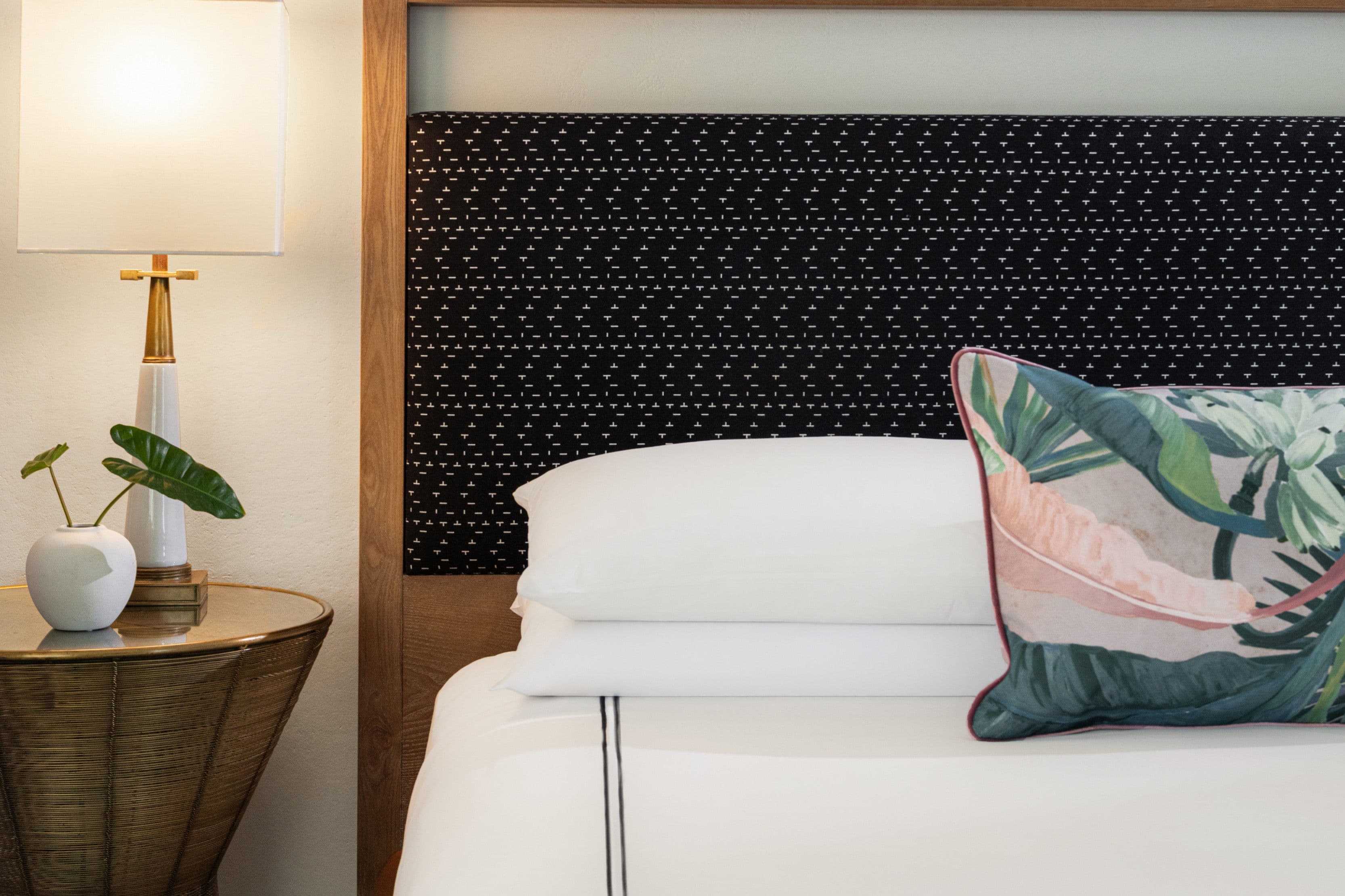 Kimpton Surfcomber Hotel — 7