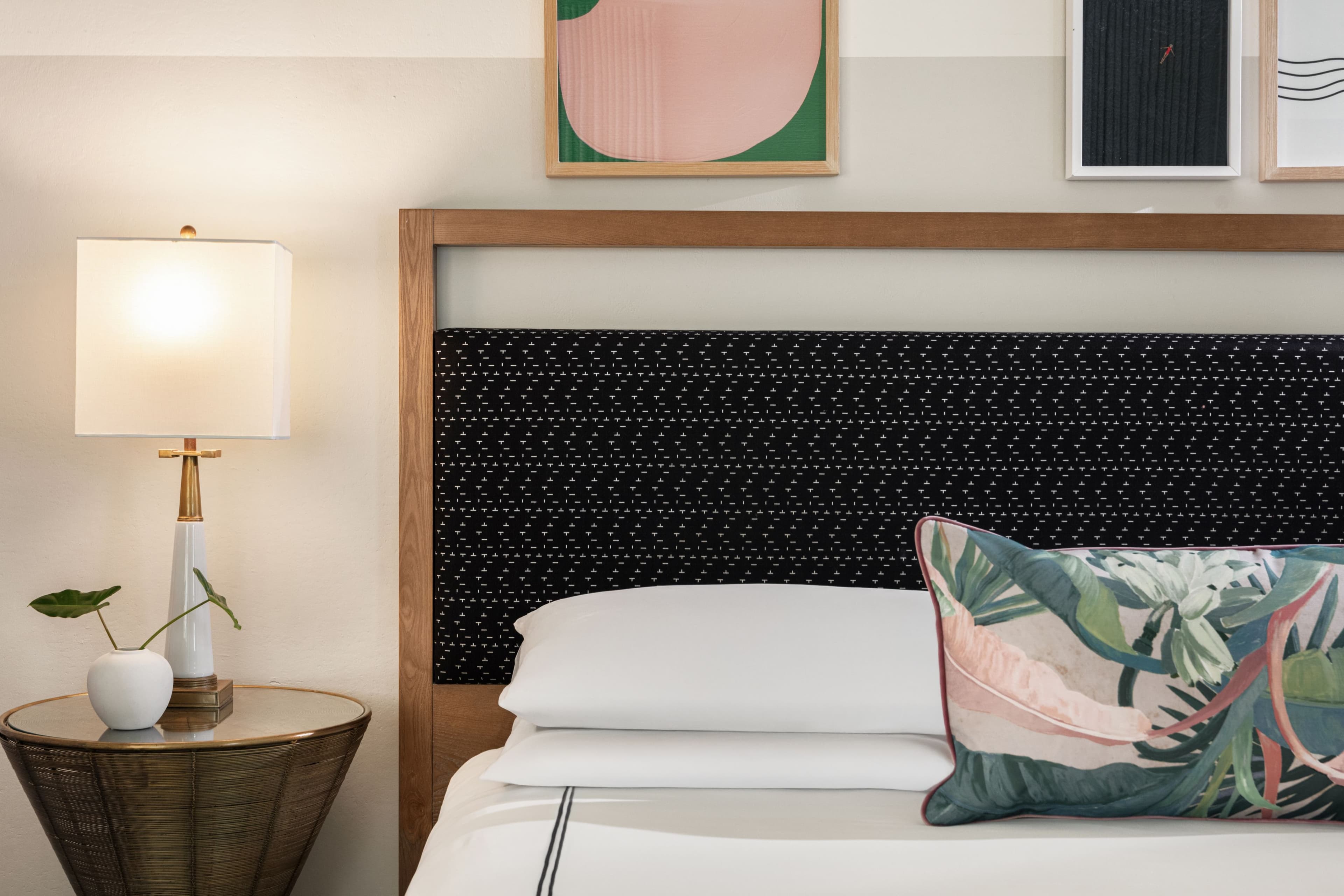 Kimpton Surfcomber Hotel — 5