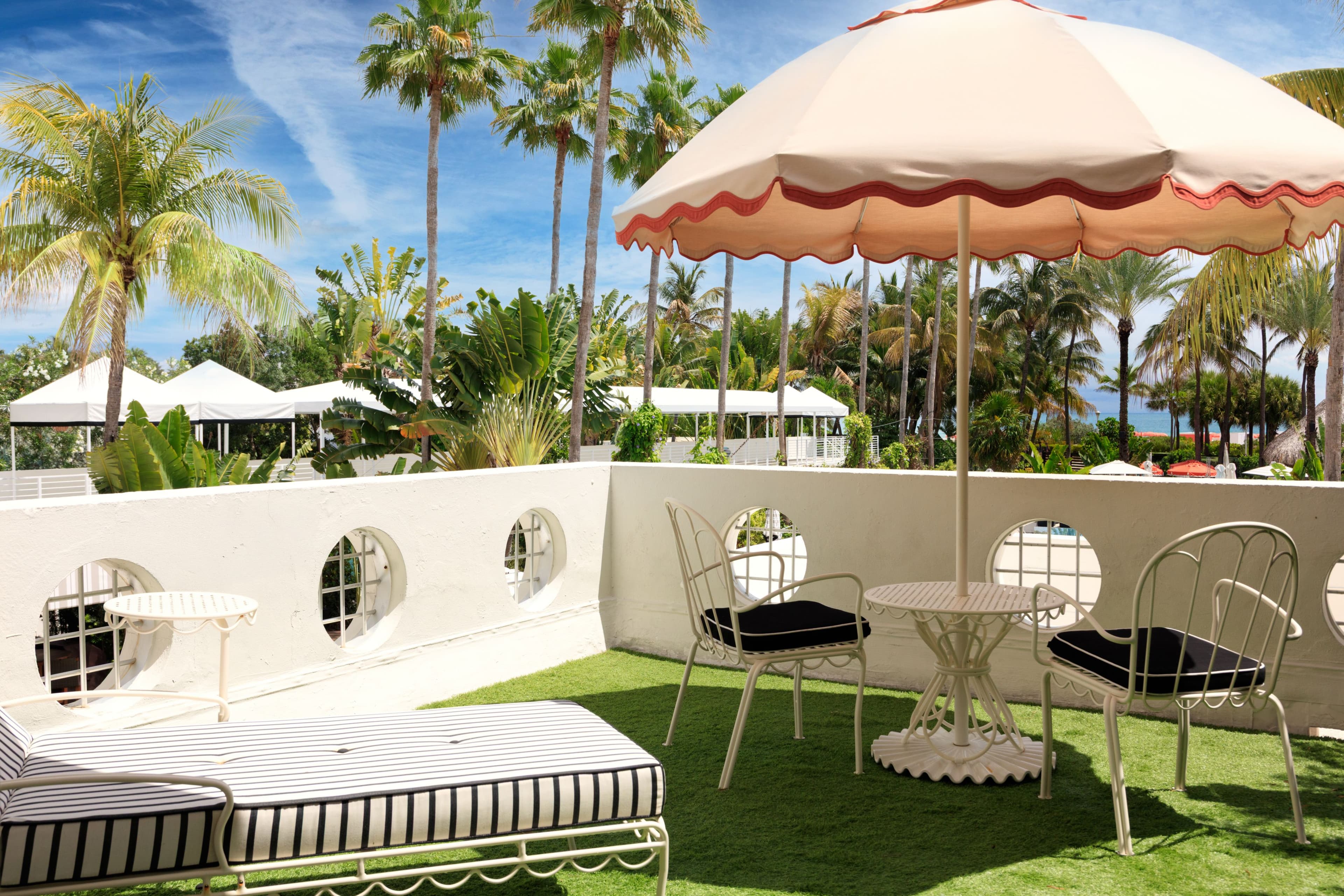 Kimpton Surfcomber Hotel — 12