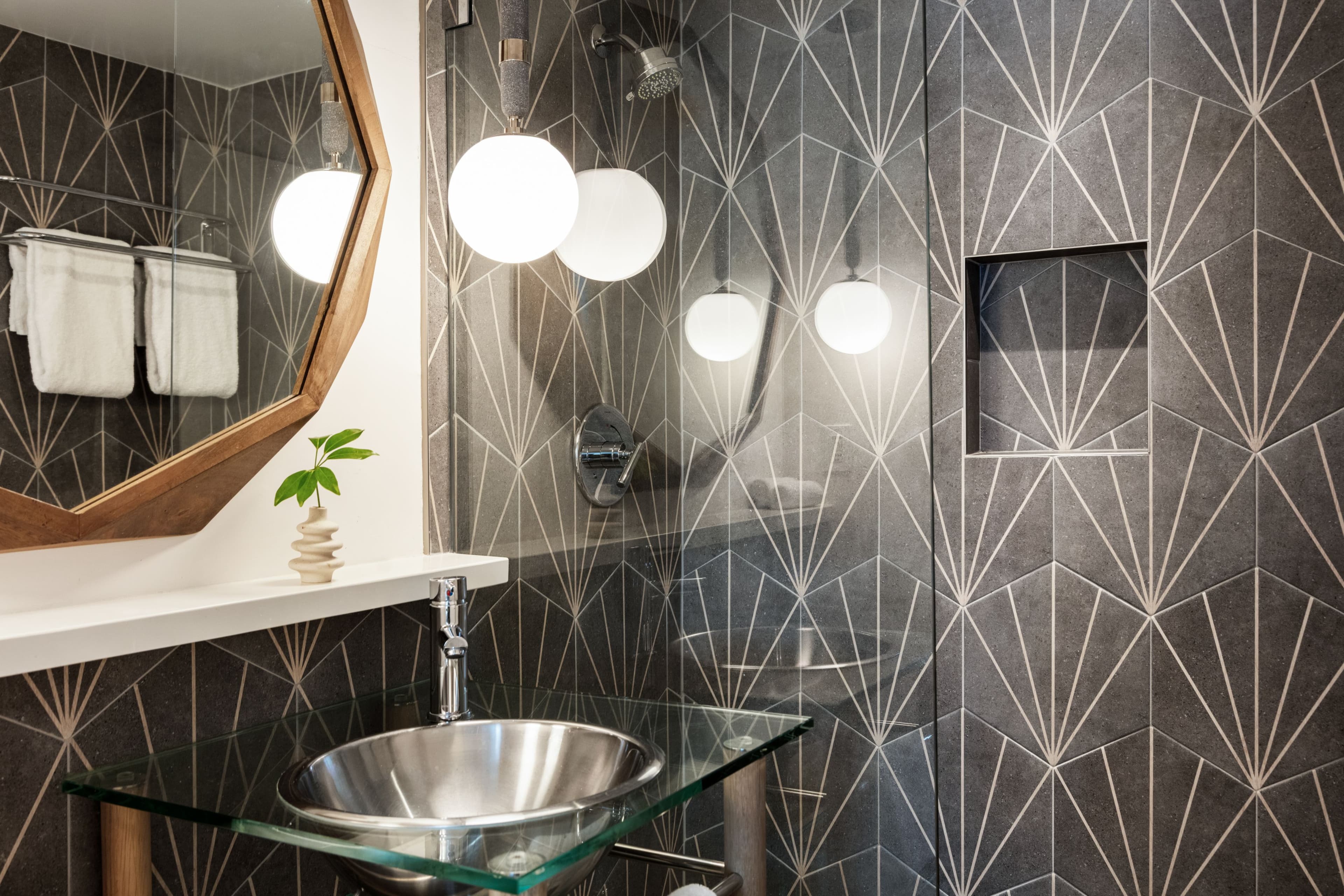 Kimpton Surfcomber Hotel — 8