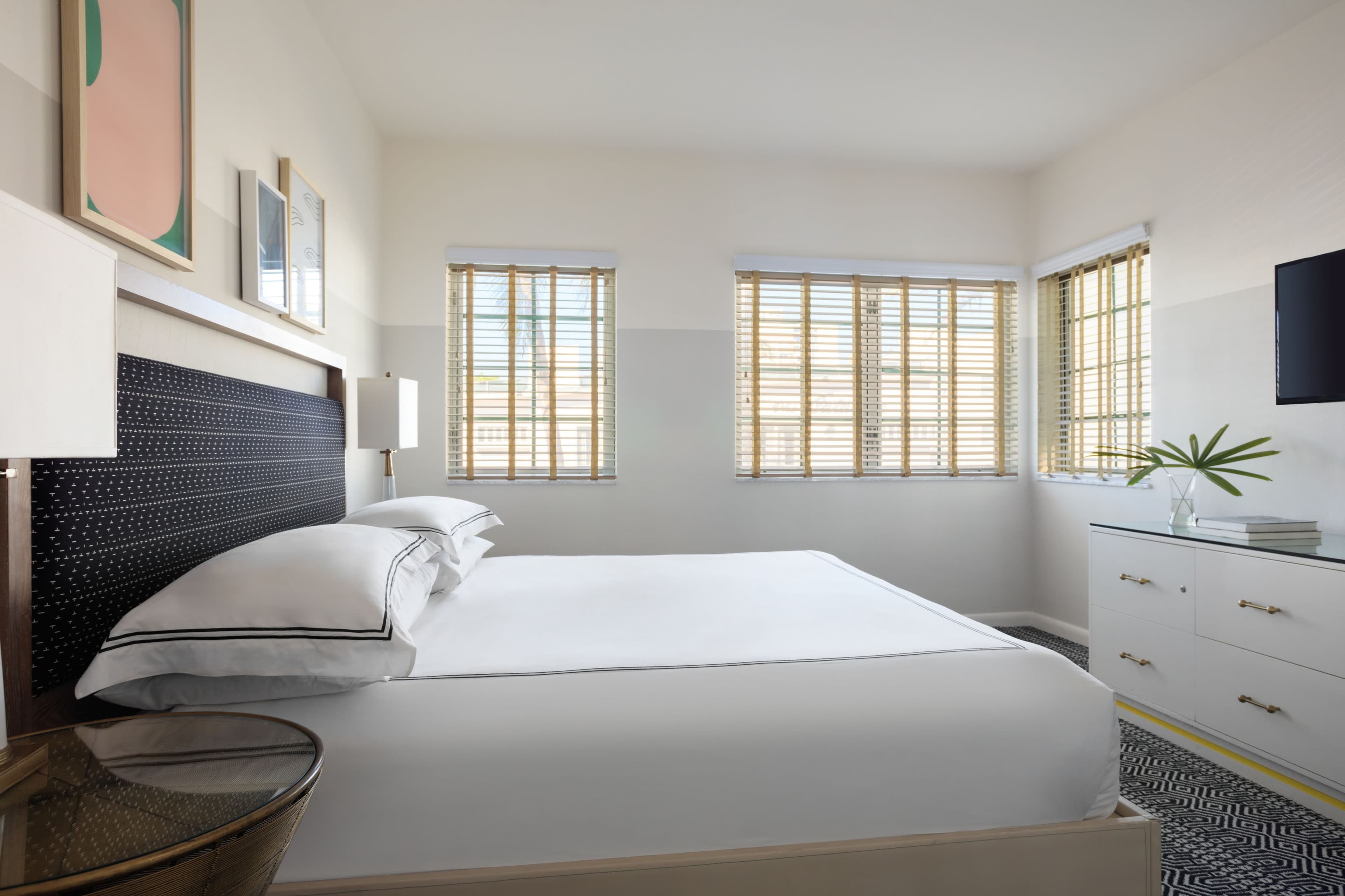 Kimpton Surfcomber Hotel — 25