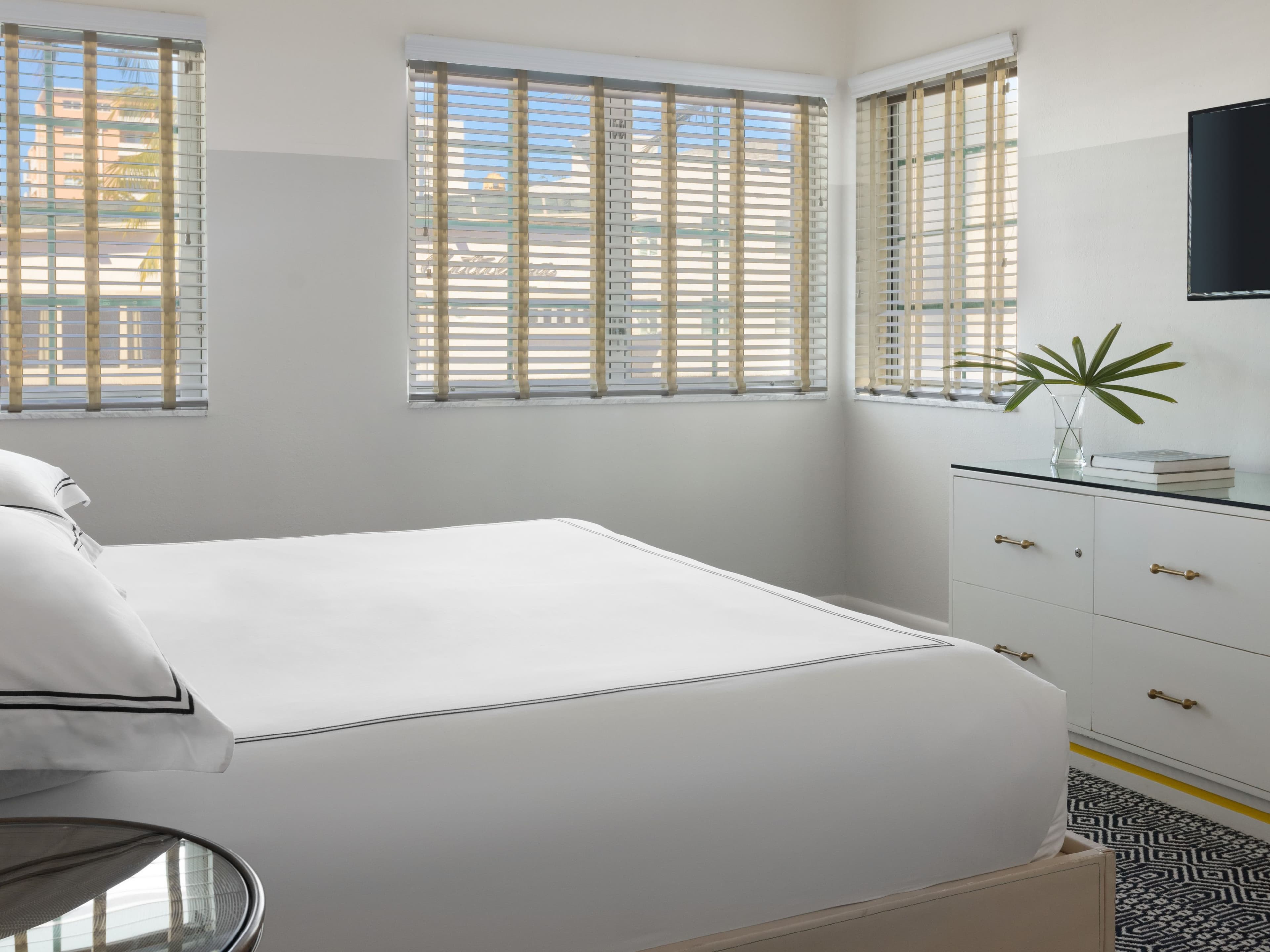 Kimpton Surfcomber Hotel — 26