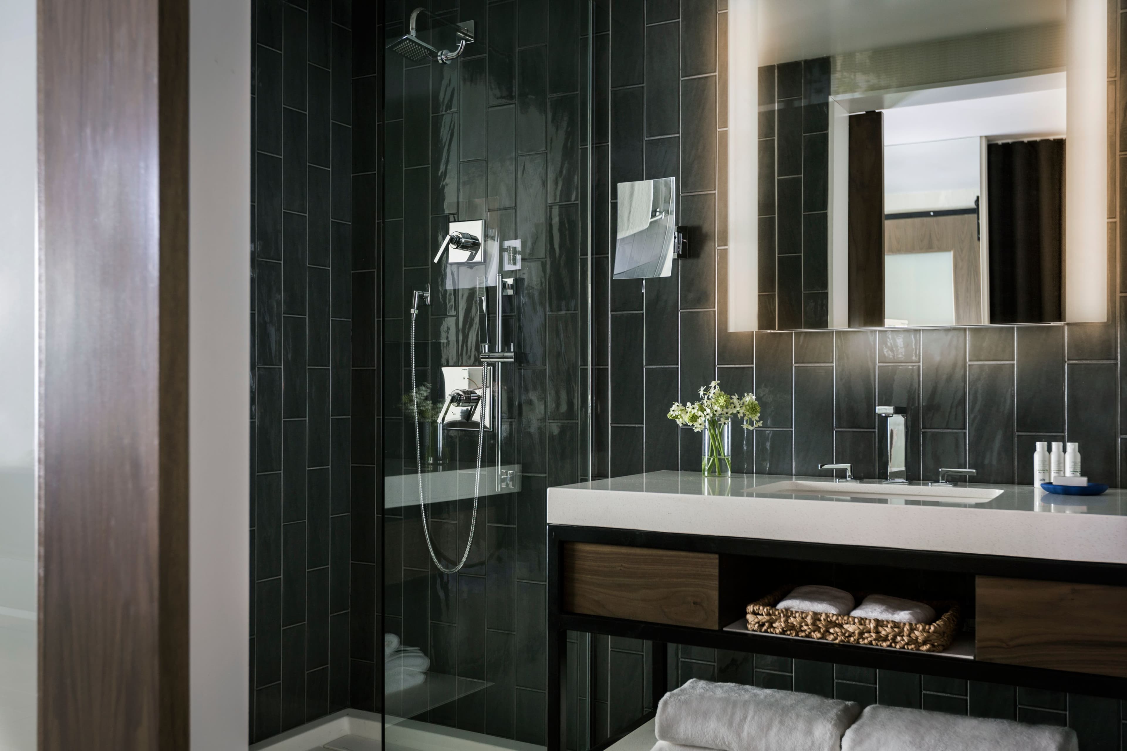 Essential Room - Image 5