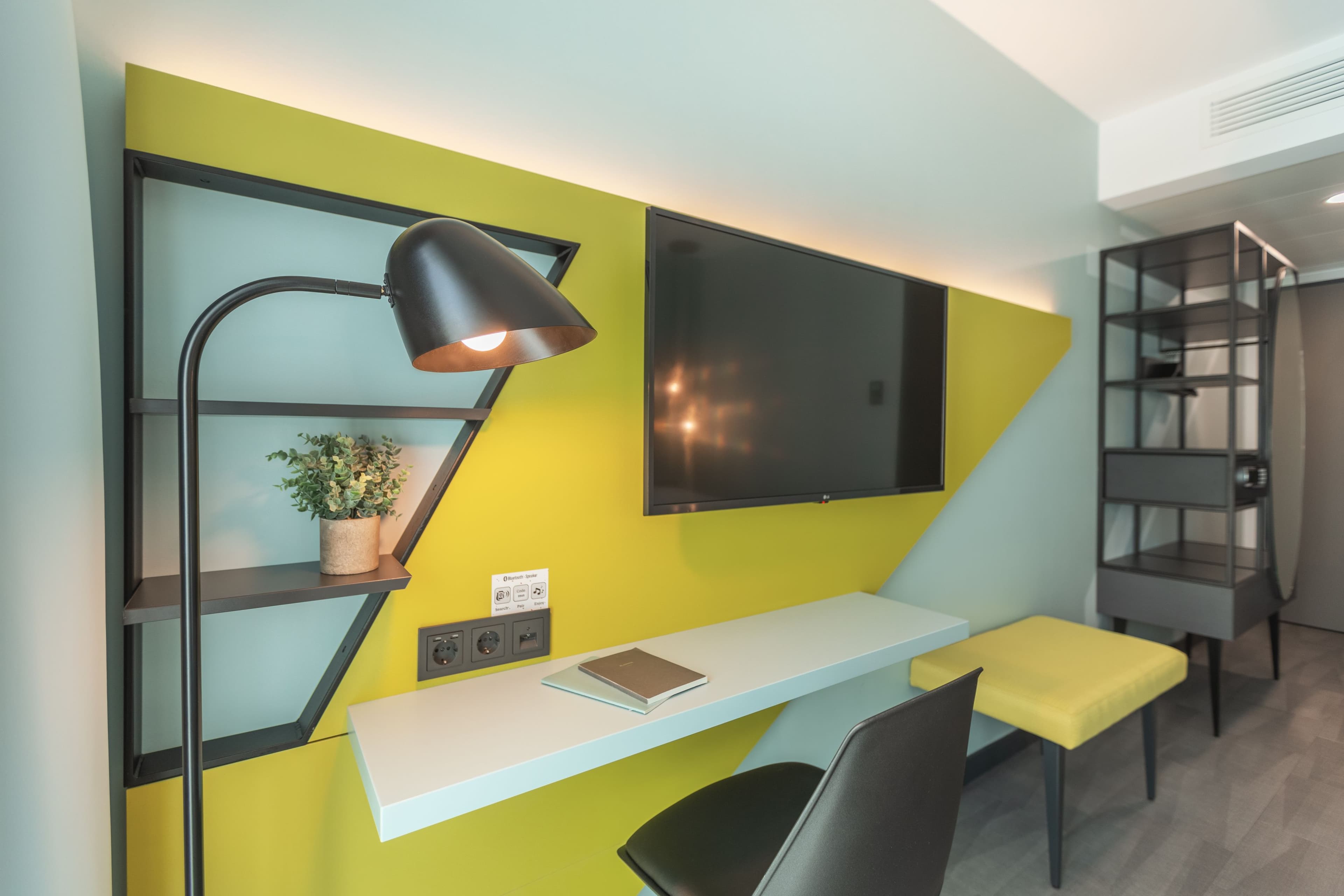 Holiday Inn - the niu, Seven Dusseldorf Ost - Image 2