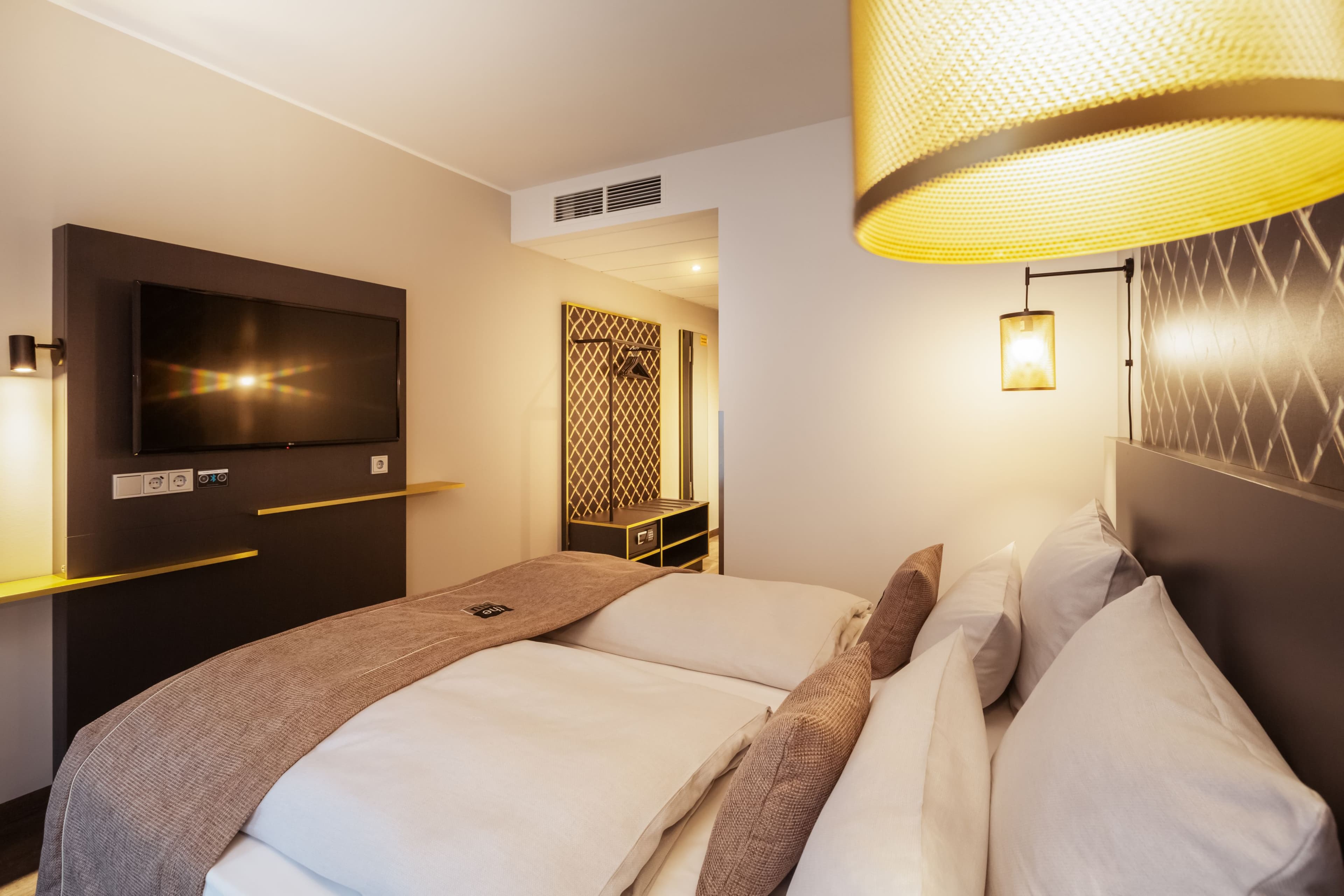 Holiday Inn - the niu, Mesh Stuttgart Messe - Image 2