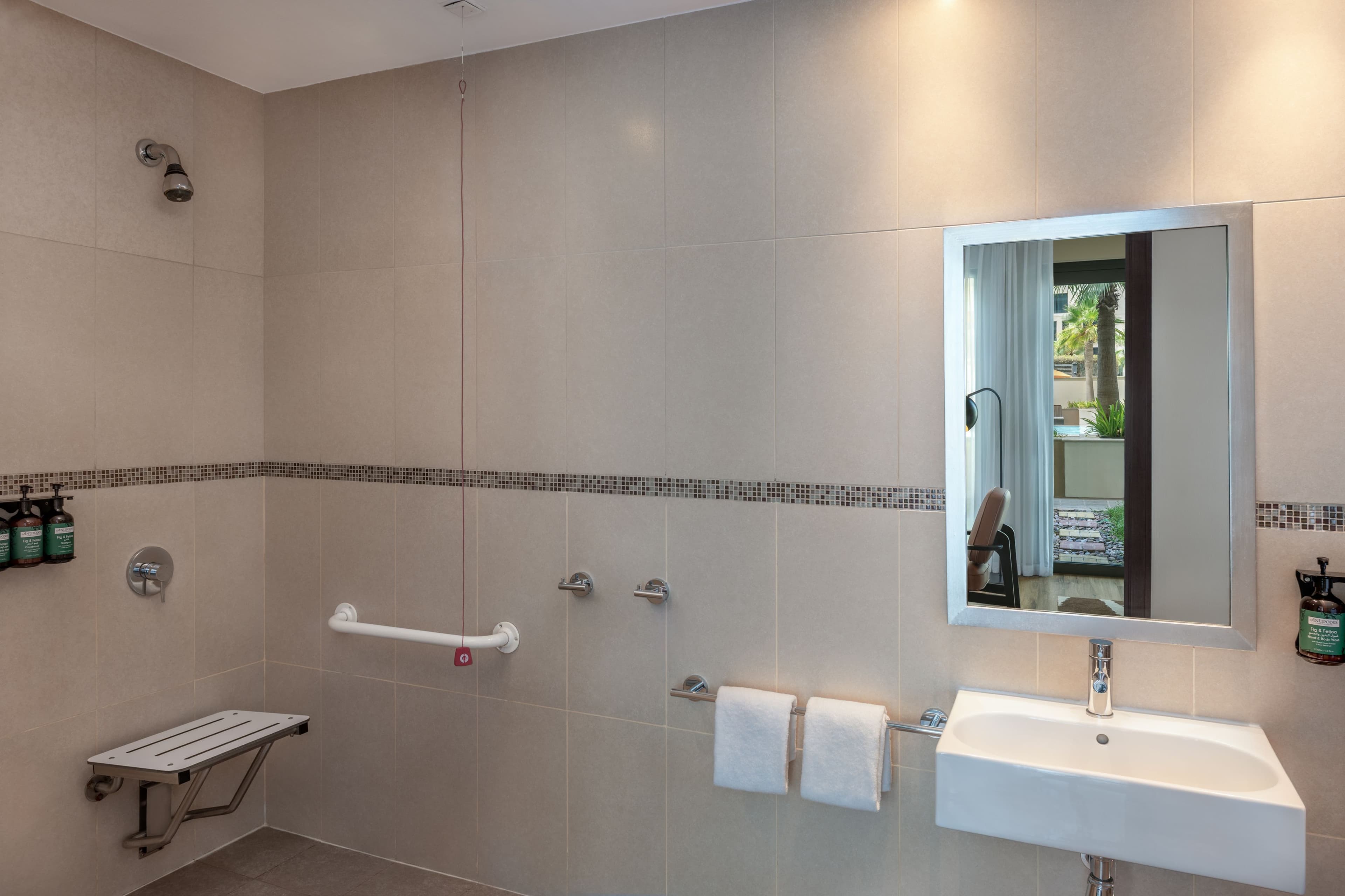 Staybridge Suites Abu Dhabi - Yas Island — 15