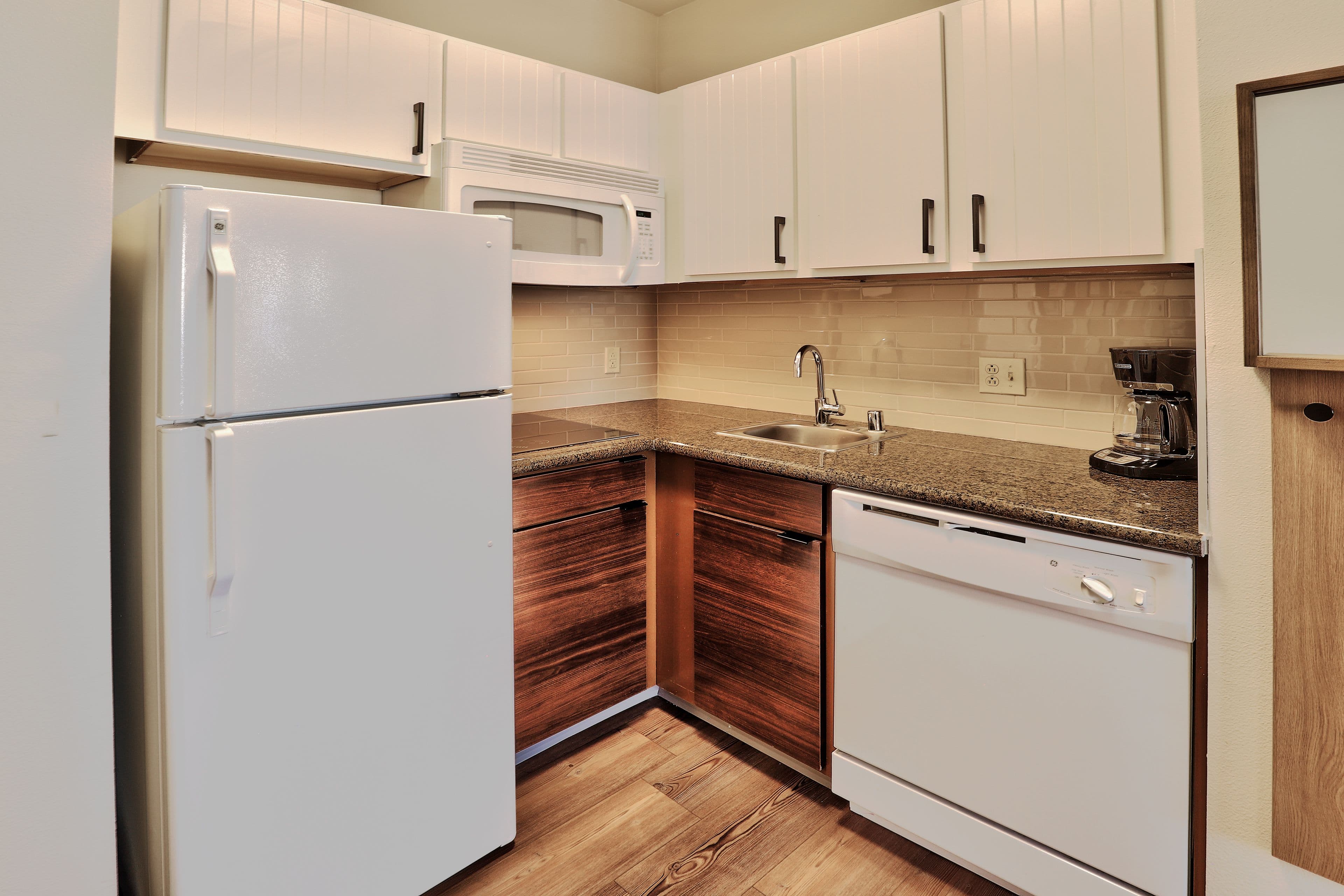 Staybridge Suites Albuquerque - Airport - Image 4
