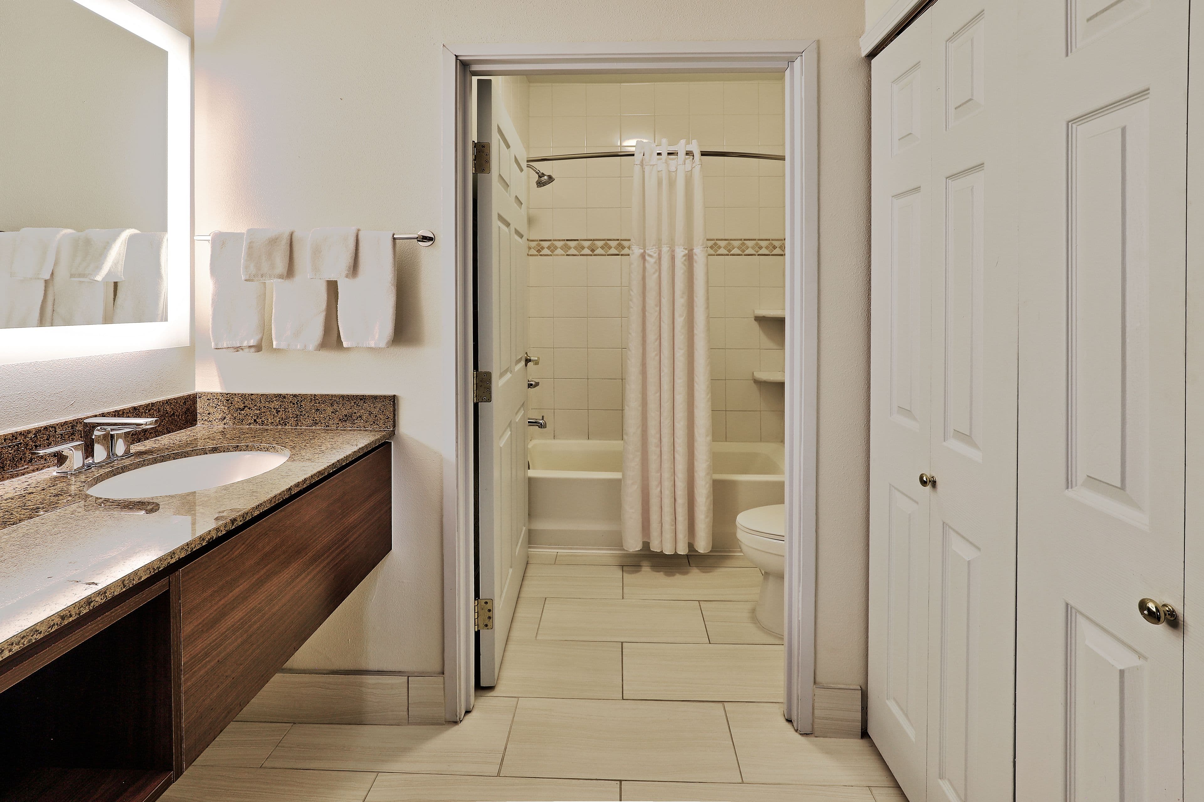 Staybridge Suites Albuquerque - Airport - Image 3