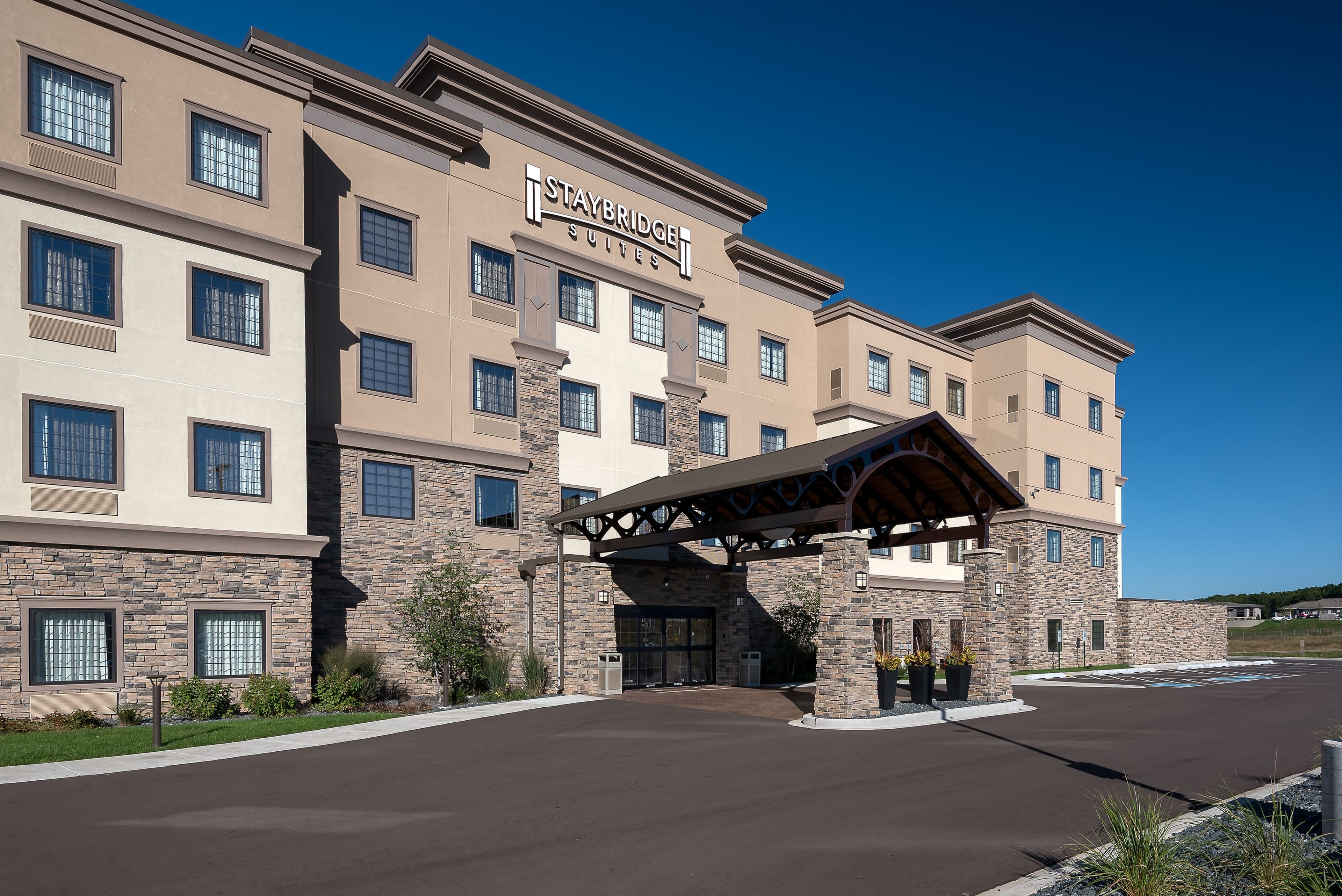 Staybridge Suites Eau Claire - Altoona - Image 1