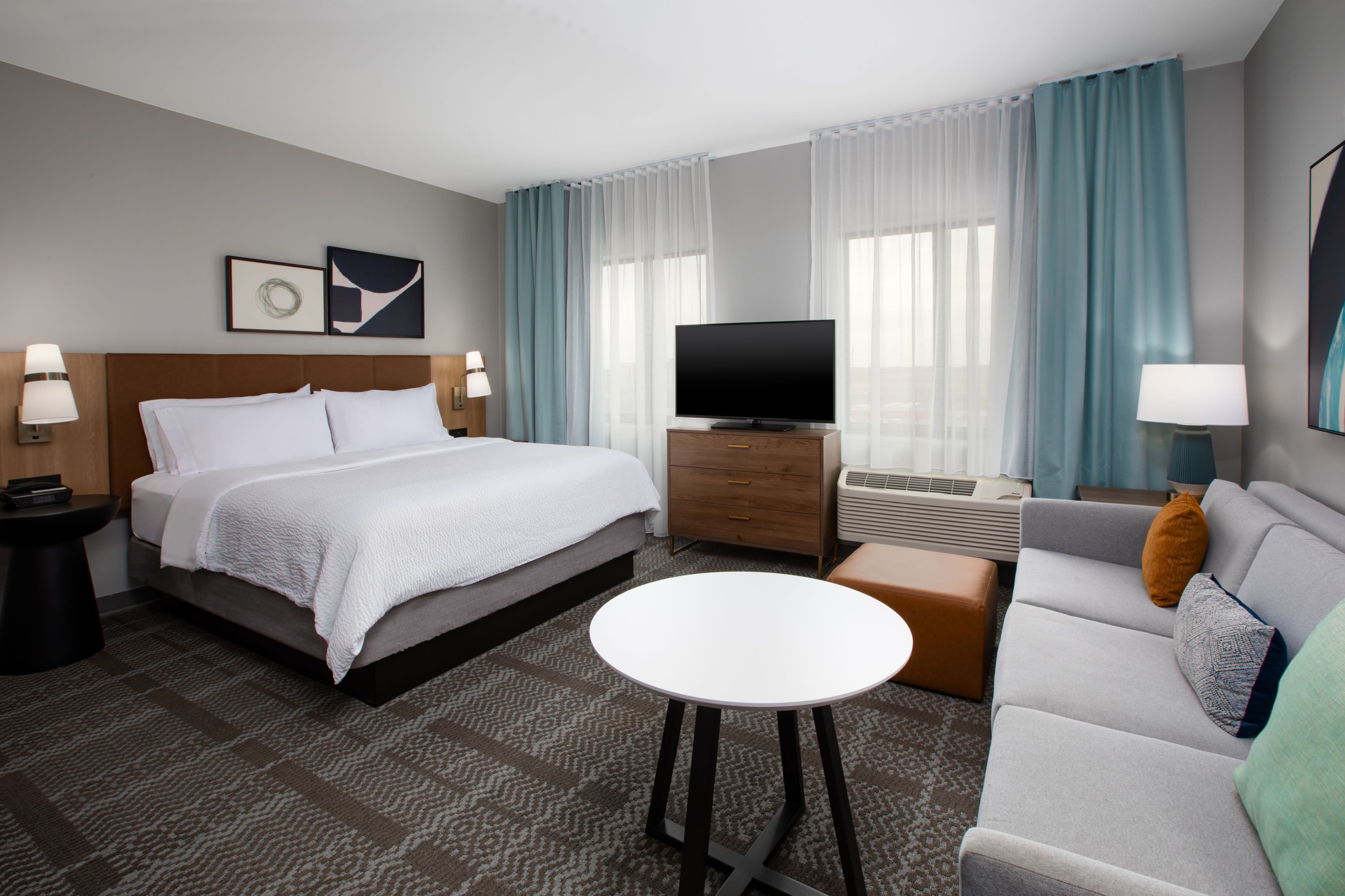 Staybridge Suites Ames - Image 2