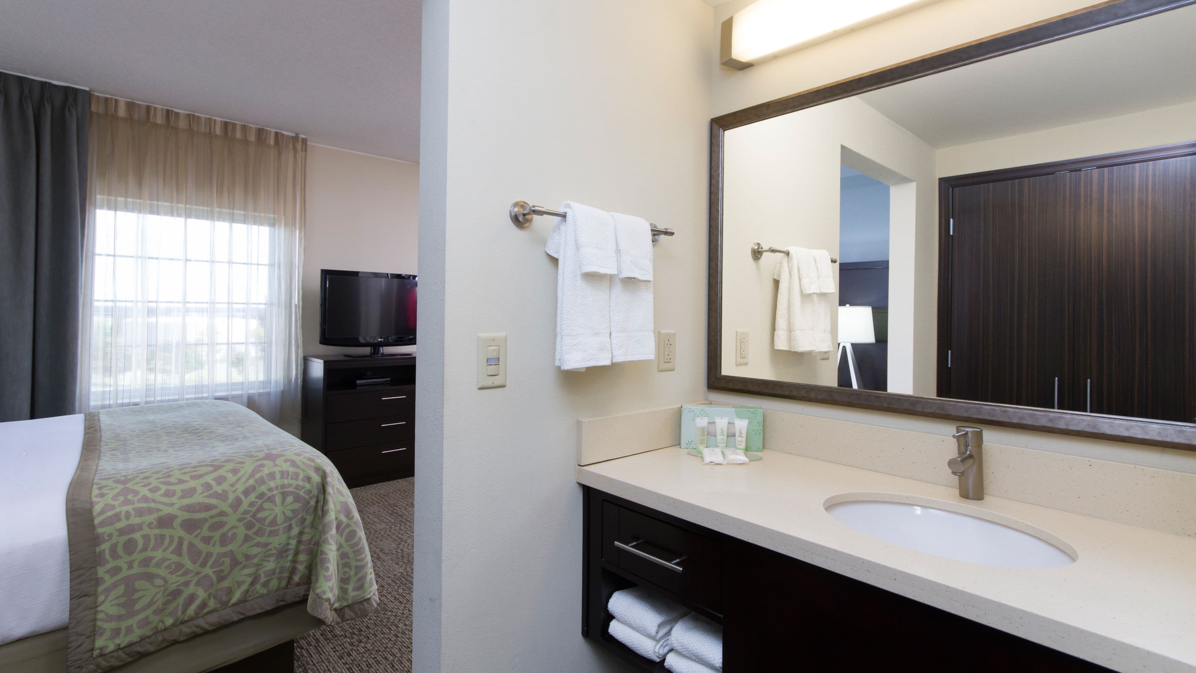 Staybridge Suites Buffalo-Amherst - Image 5