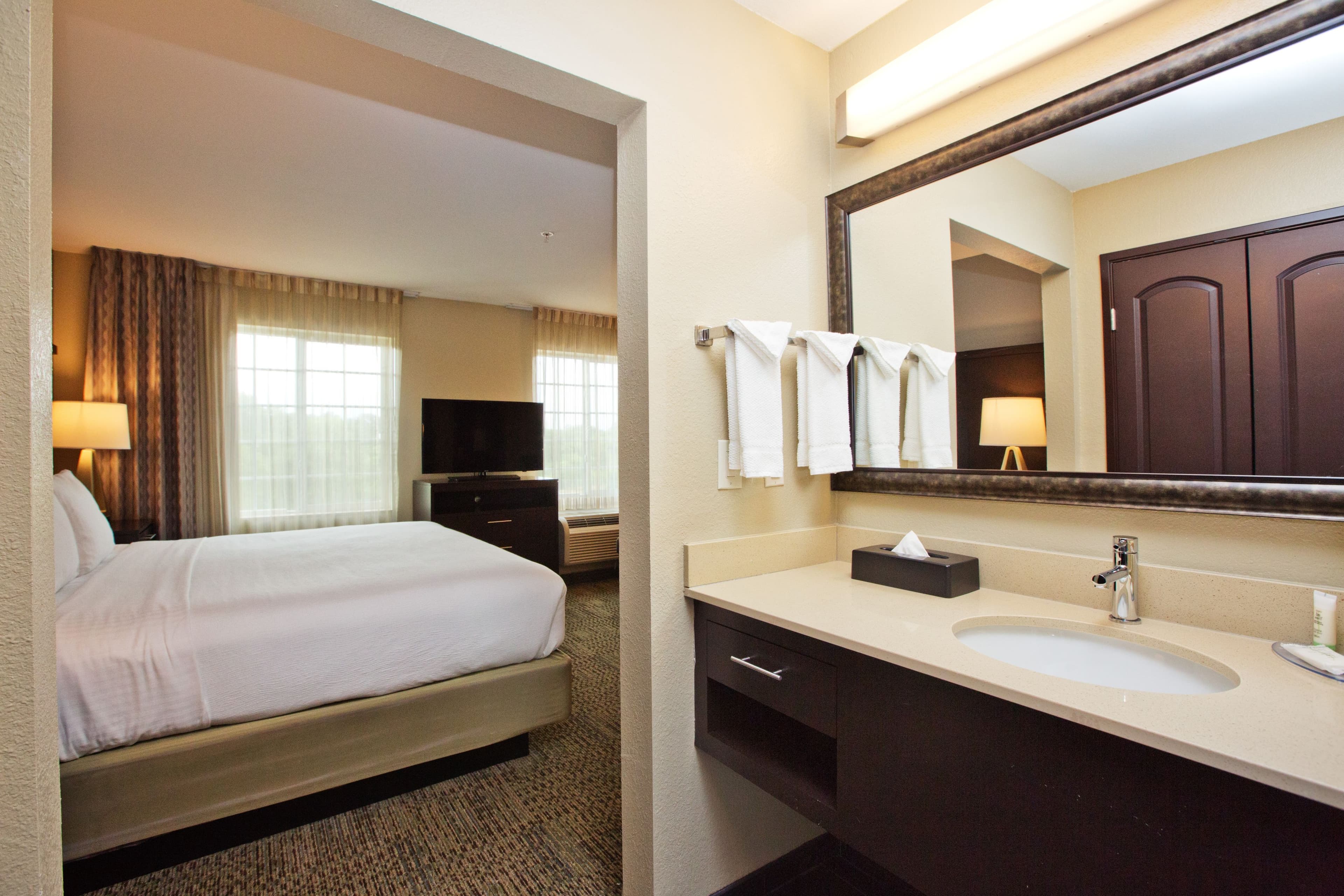 Staybridge Suites Austin South Interstate Hwy 35 - Image 2