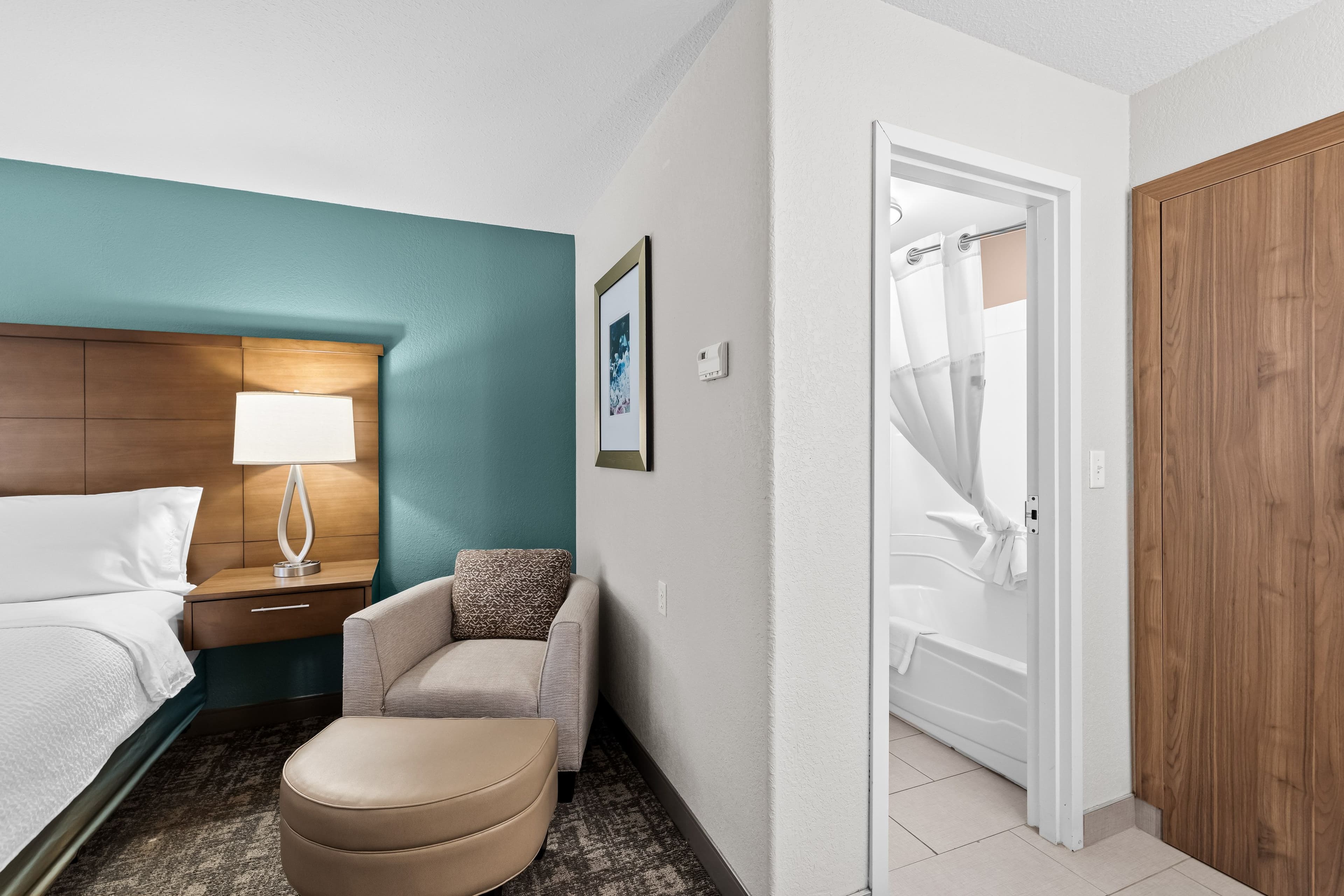 Staybridge Suites Calgary Airport — 7