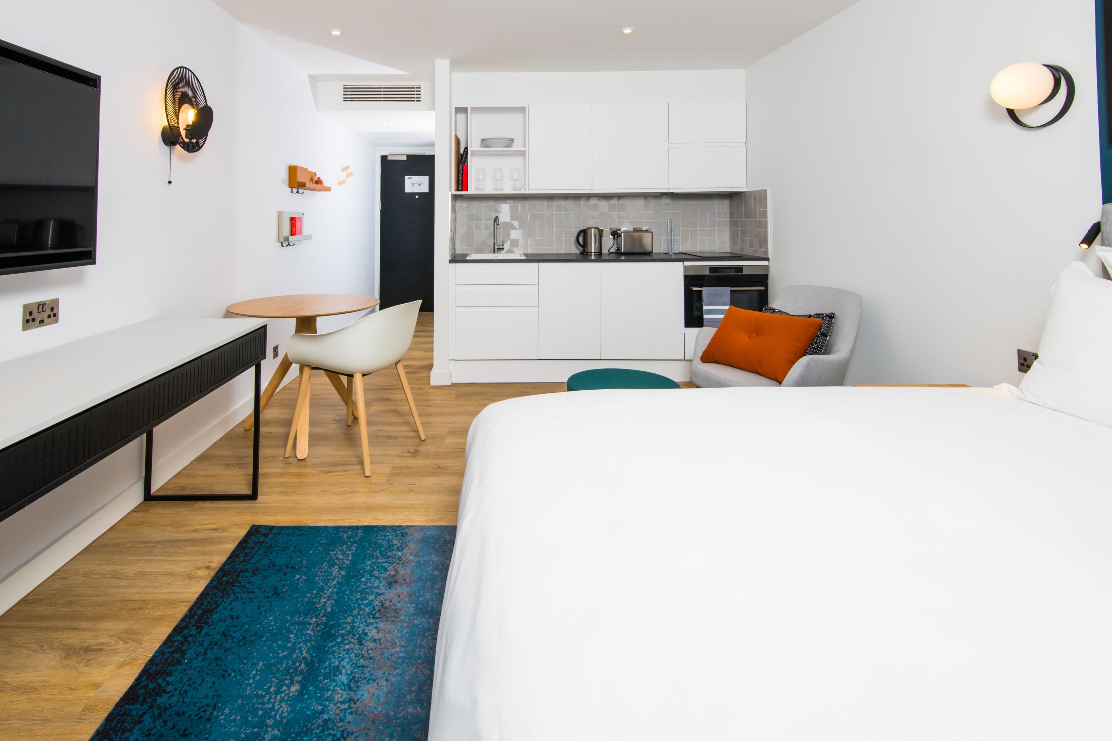 Staybridge Suites Cardiff - Image 2