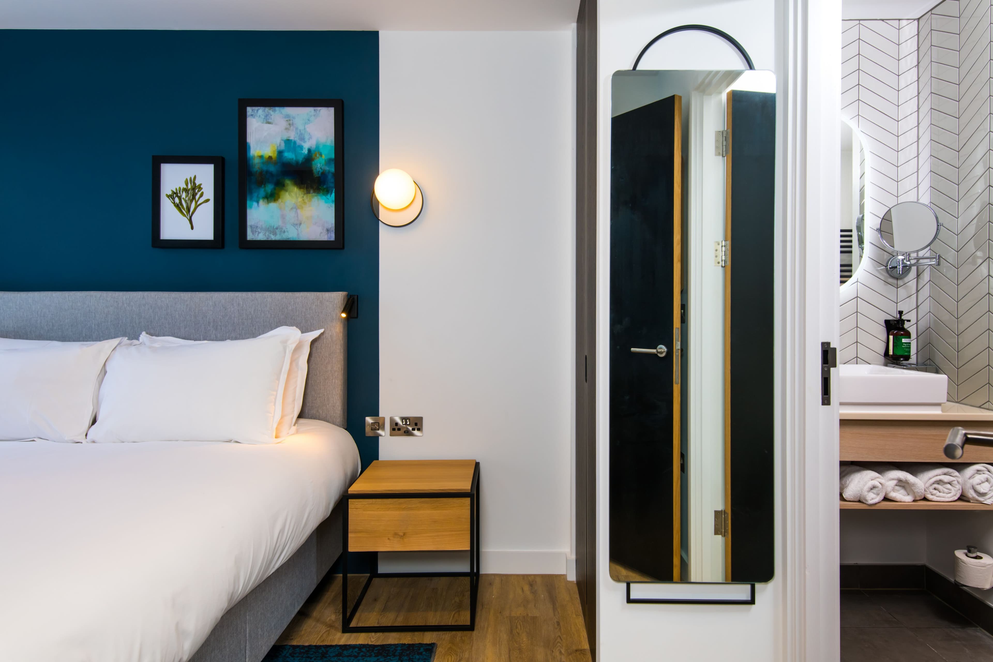 Staybridge Suites Cardiff — 11