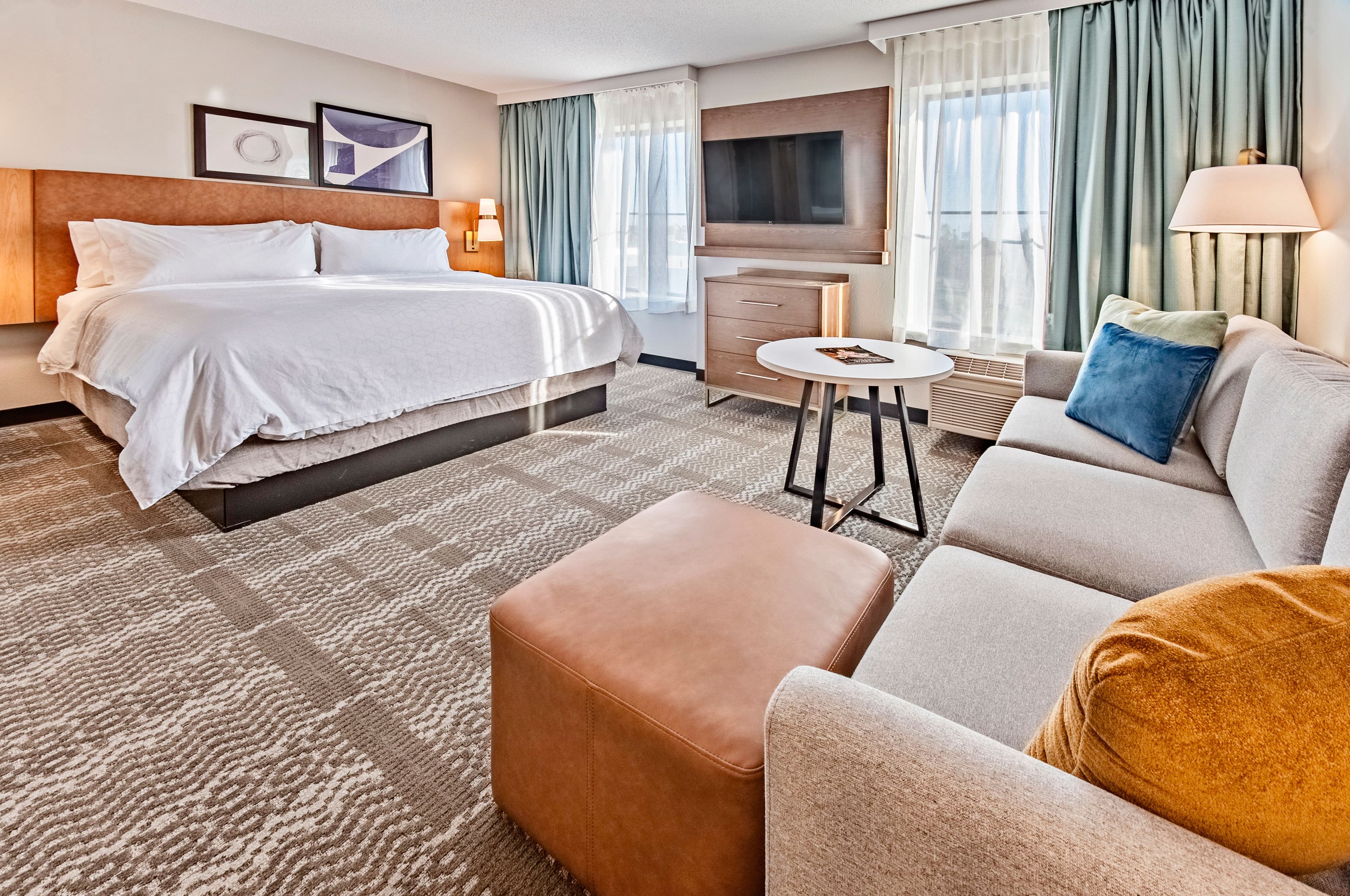 Staybridge Suites Cedar Rapids North - Image 2