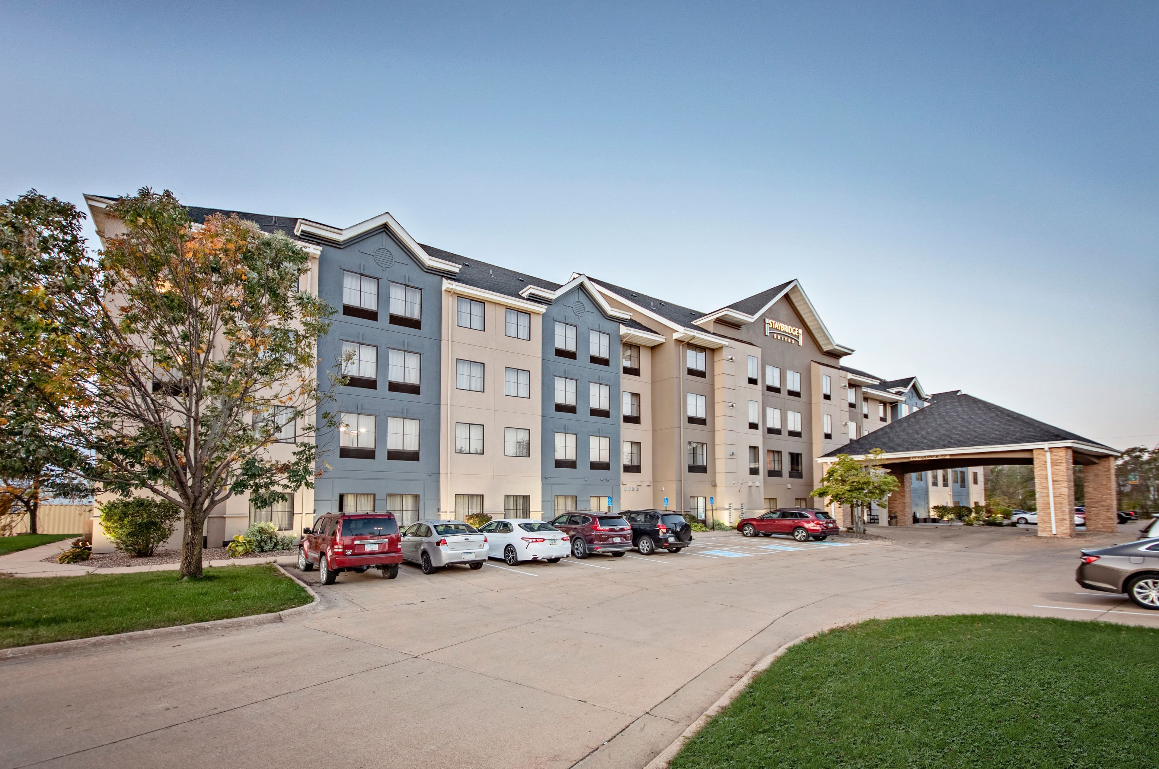 Staybridge Suites Cedar Rapids North - Image 1
