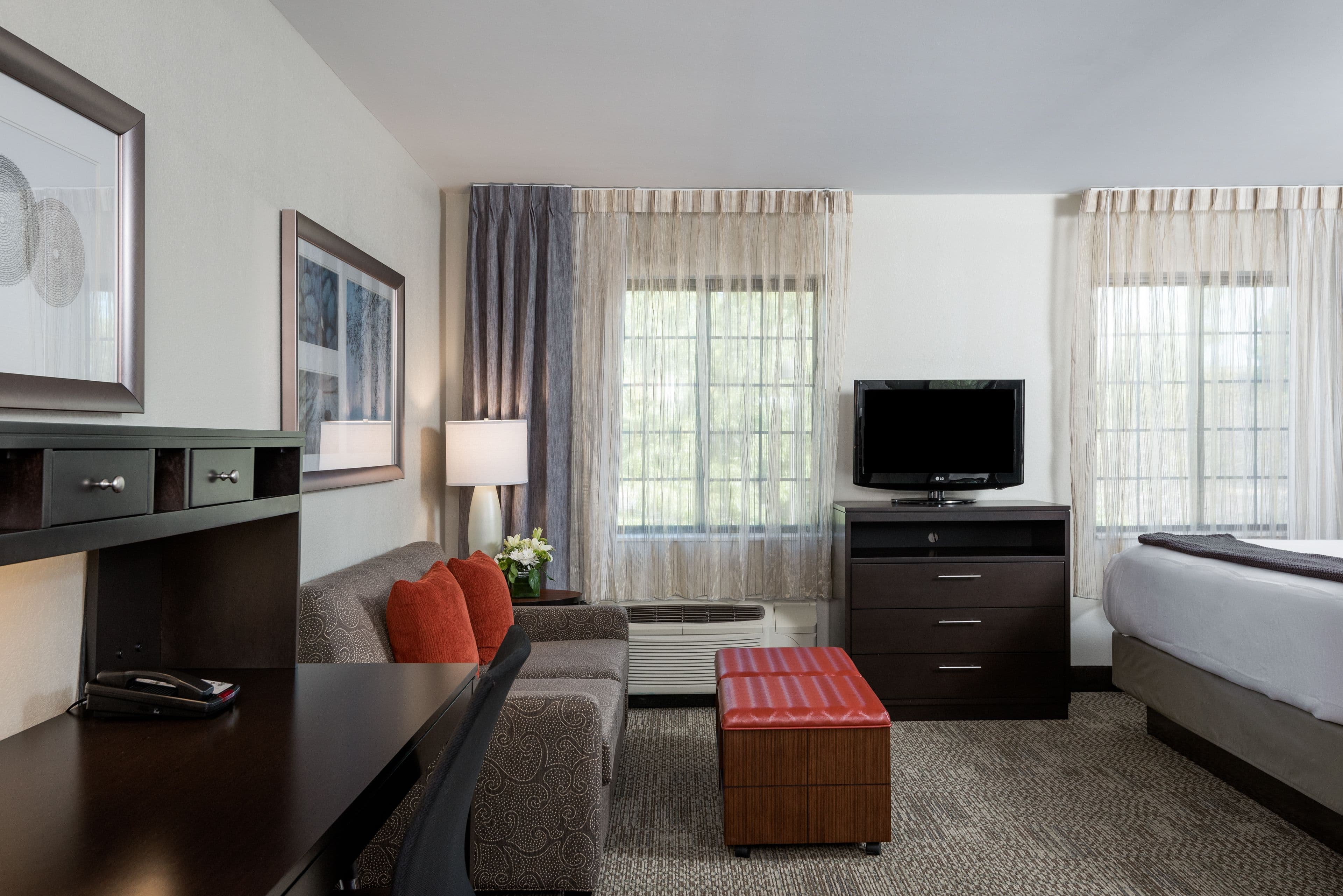 Staybridge Suites Chantilly Dulles Airport - Image 4