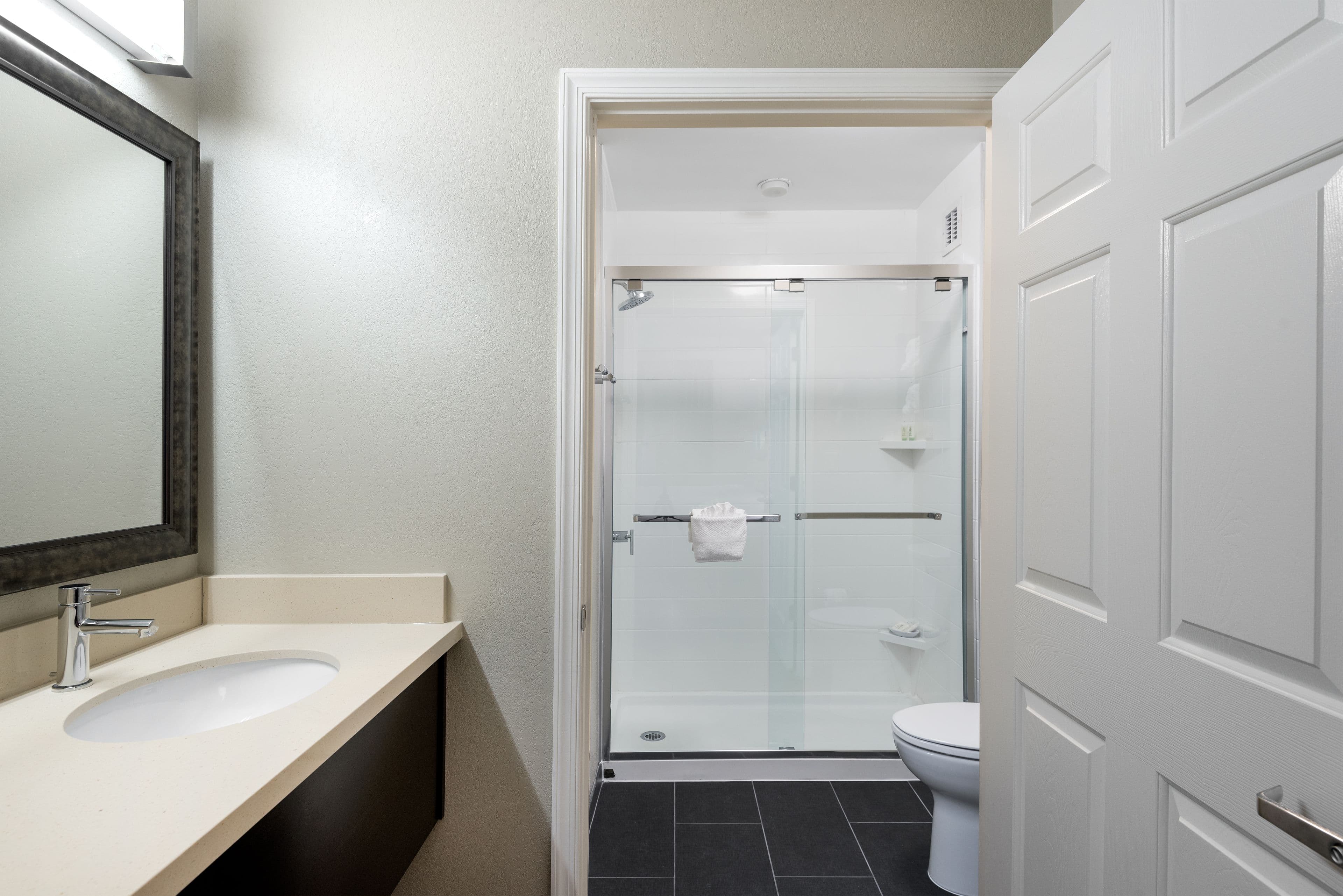 Staybridge Suites Chantilly Dulles Airport - Image 3