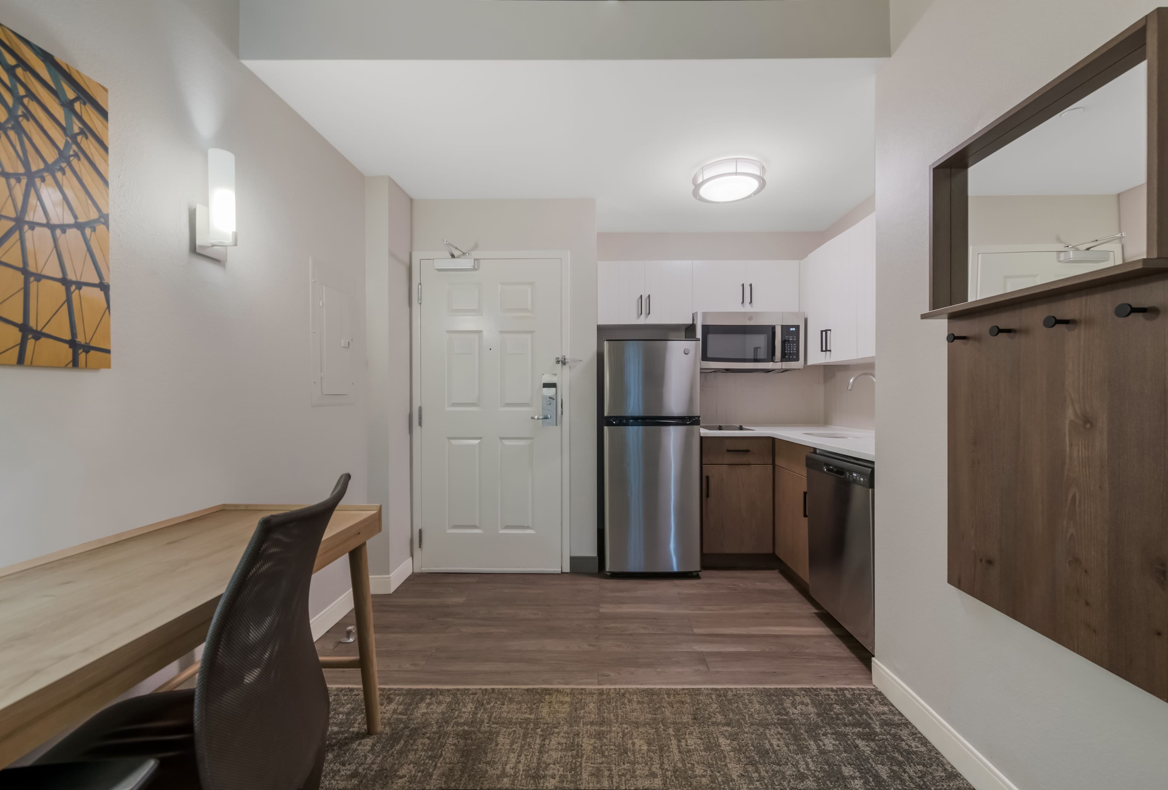 1 Queen Studio Suite - Image 3
