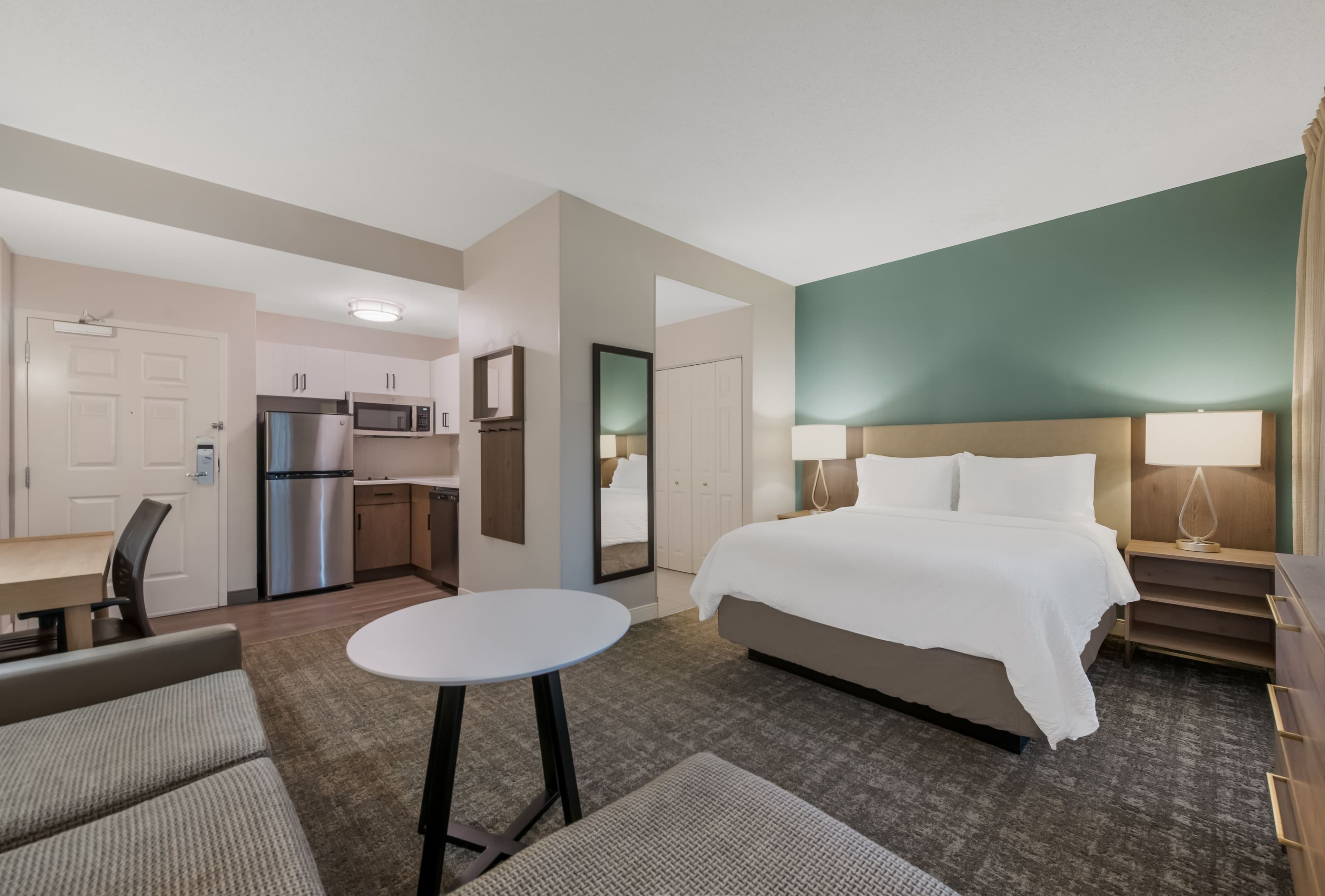 1 Queen Studio Suite - Image 1