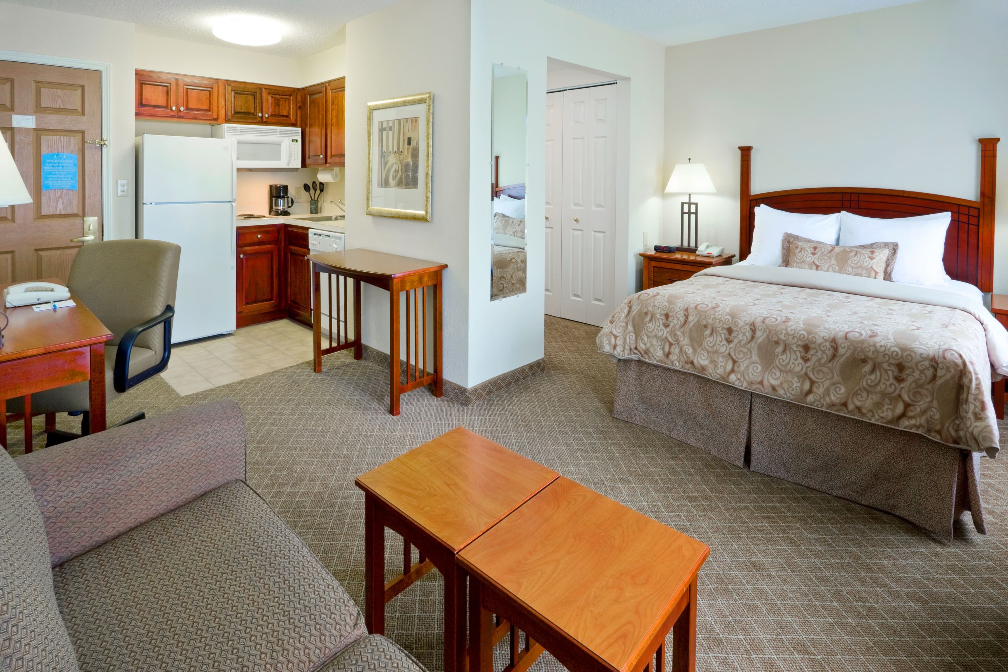 Staybridge Suites Cranbury-South Brunswick - Image 4
