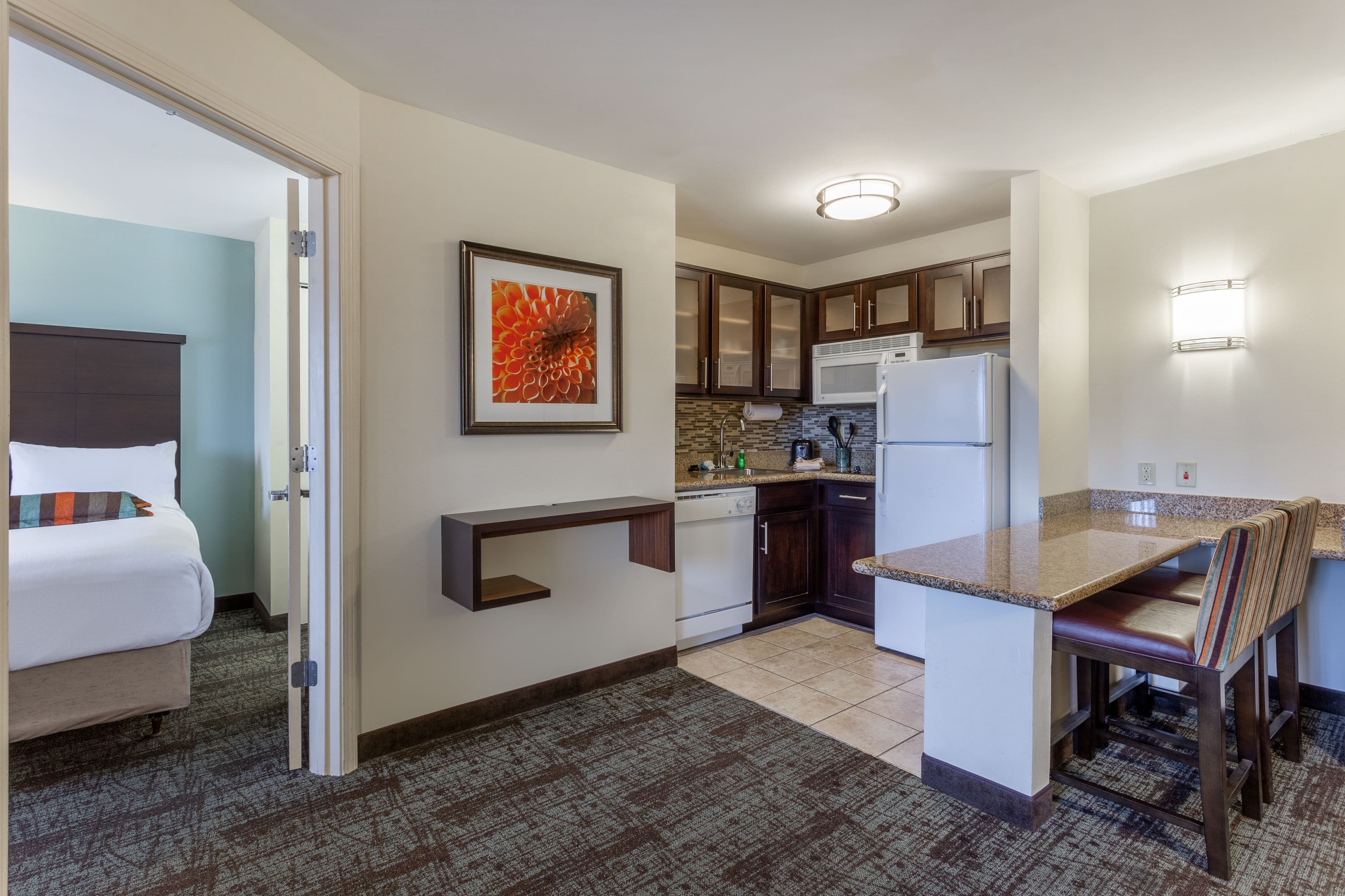1 Queen Studio Suite Communications Mobility Accessible - Image 2