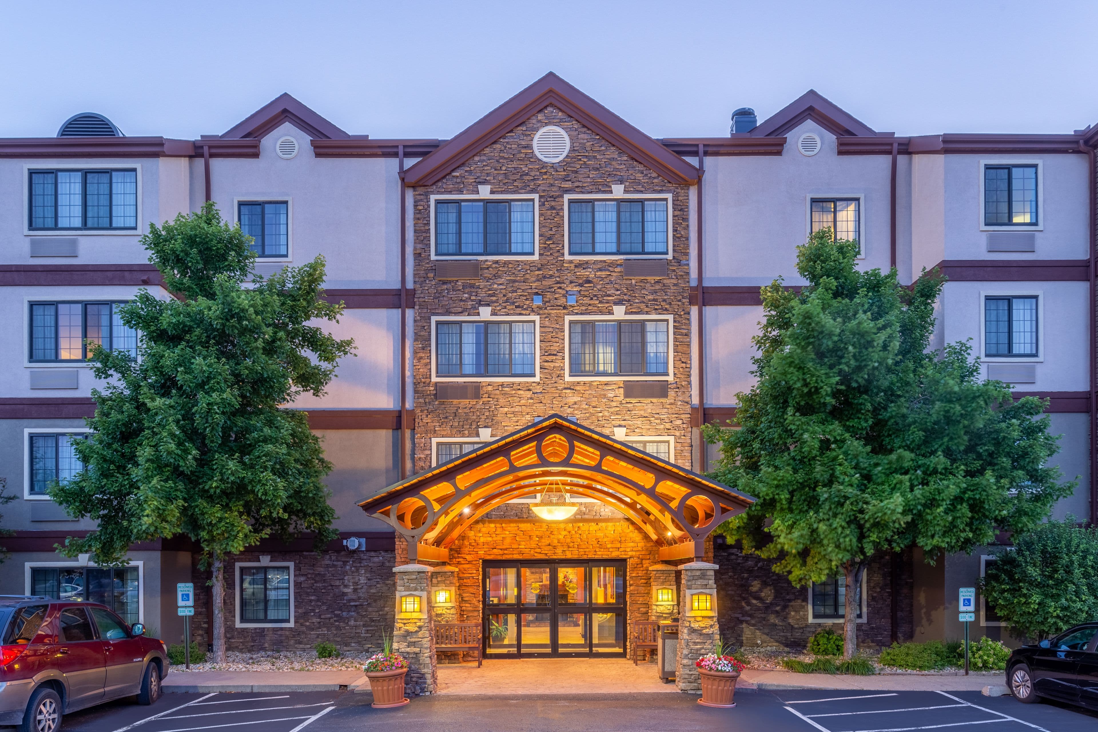 Staybridge Suites Davenport - Image 1