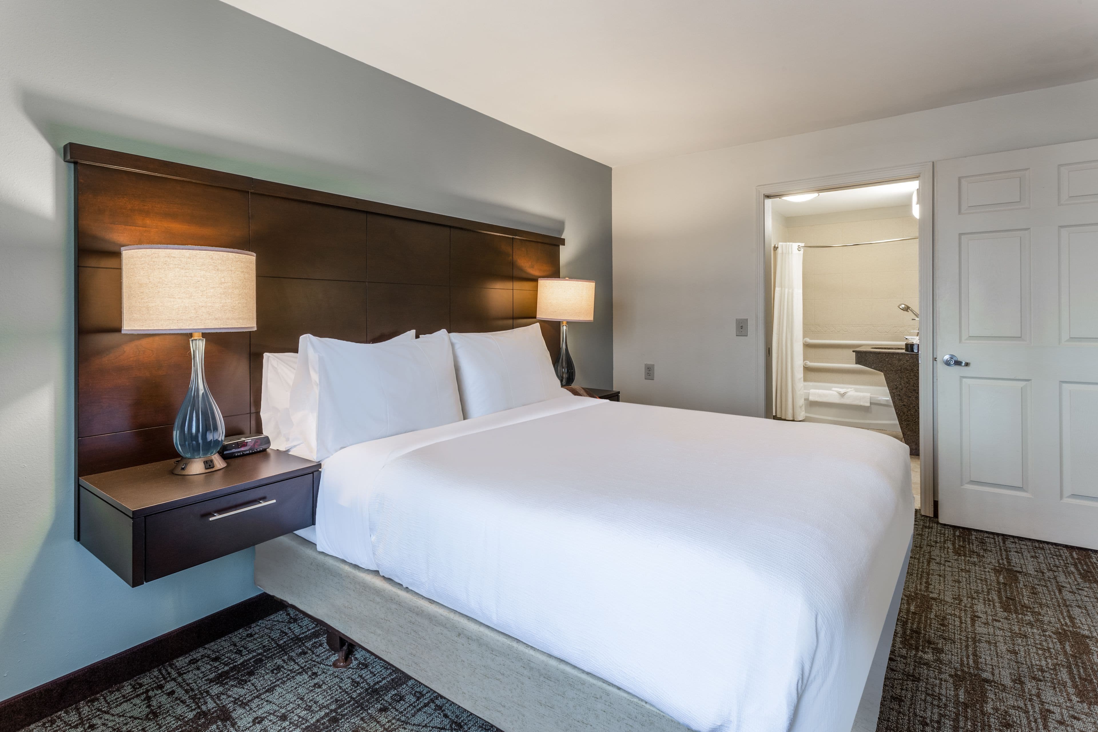 Staybridge Suites Davenport - Image 4