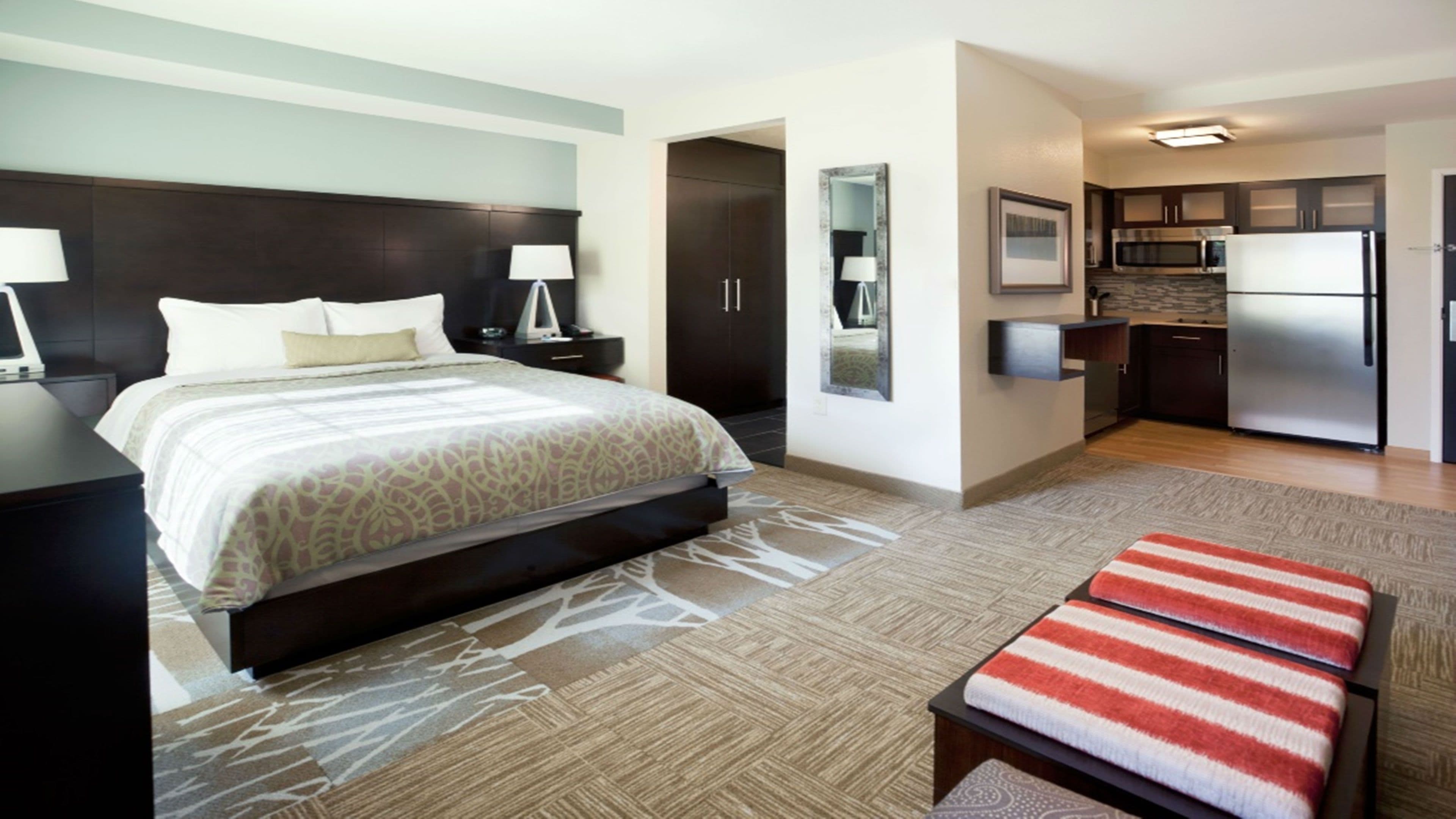 Staybridge Suites Dearborn MI - Image 4