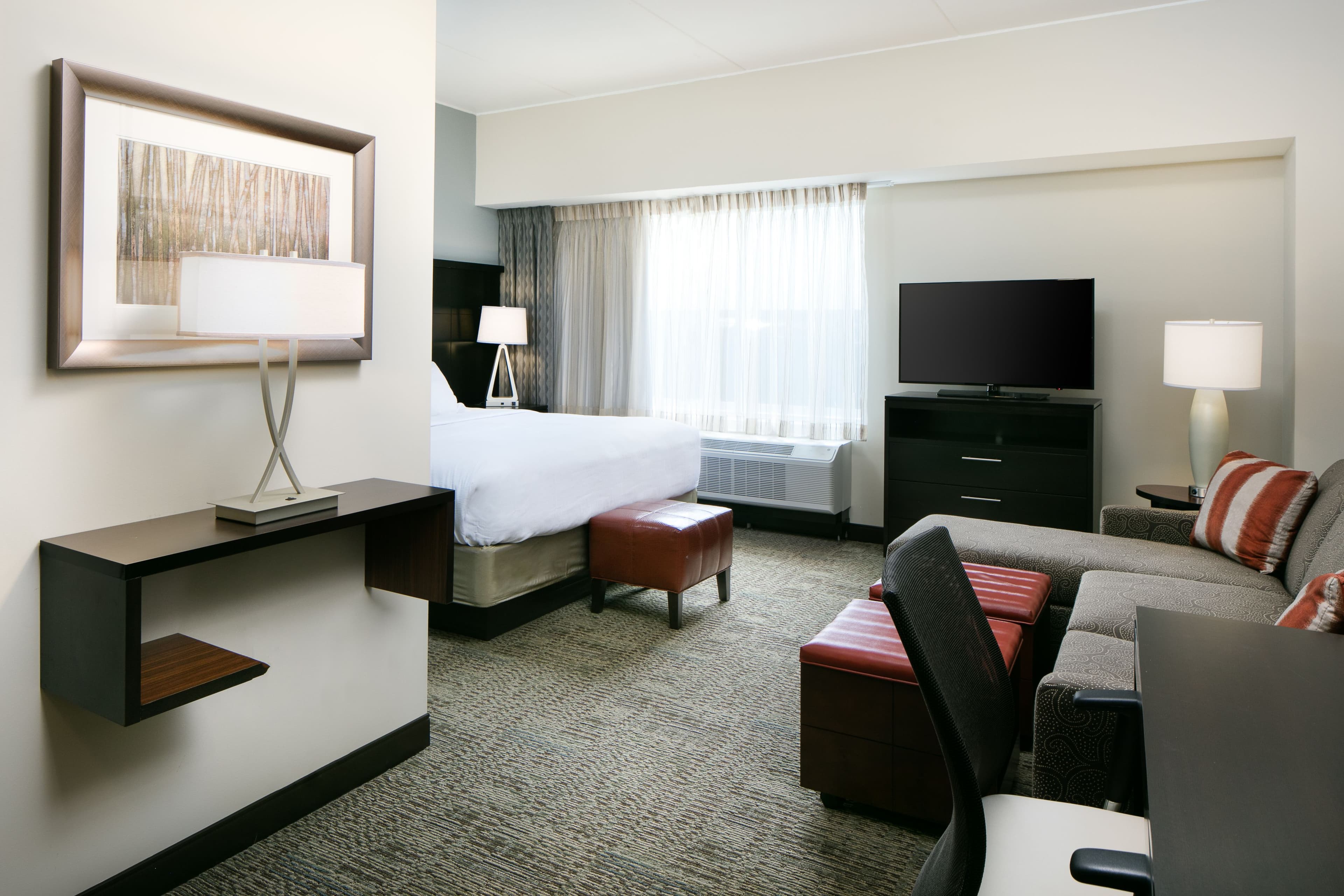 Staybridge Suites Des Moines Downtown - Image 2