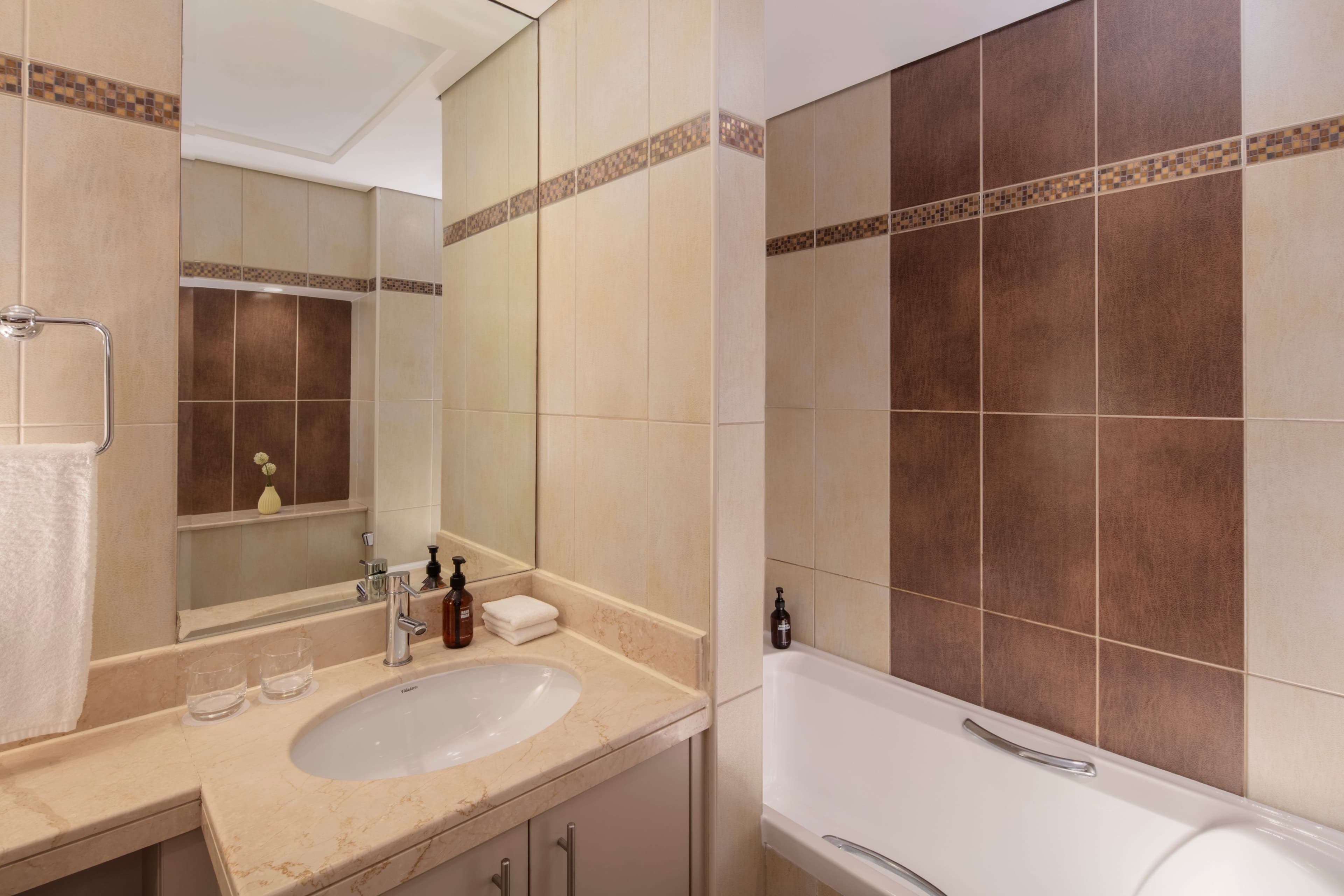Staybridge Suites Dubai Internet City - Image 4