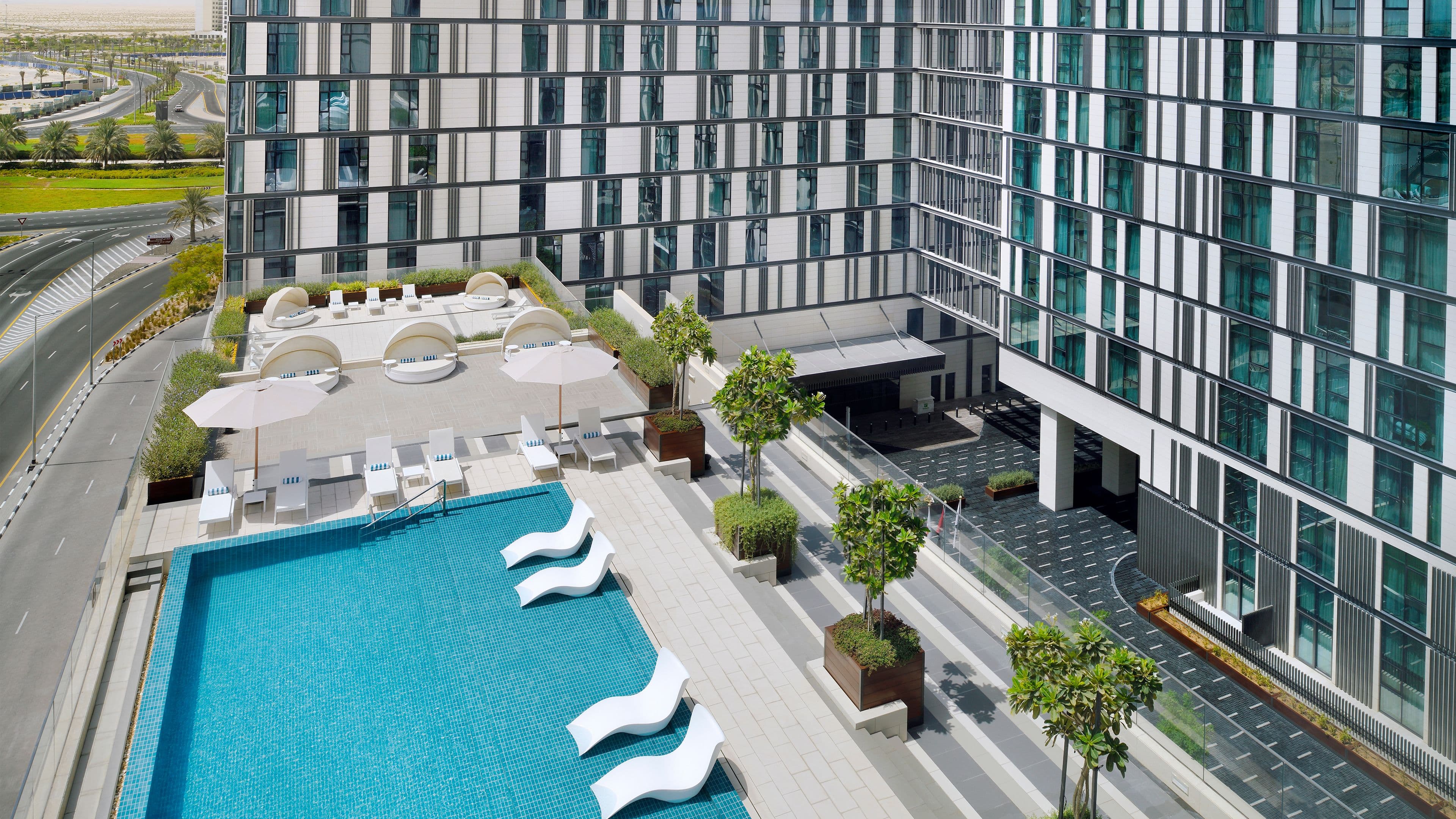 Staybridge Suites Dubai Al-Maktoum Airport - Image 2