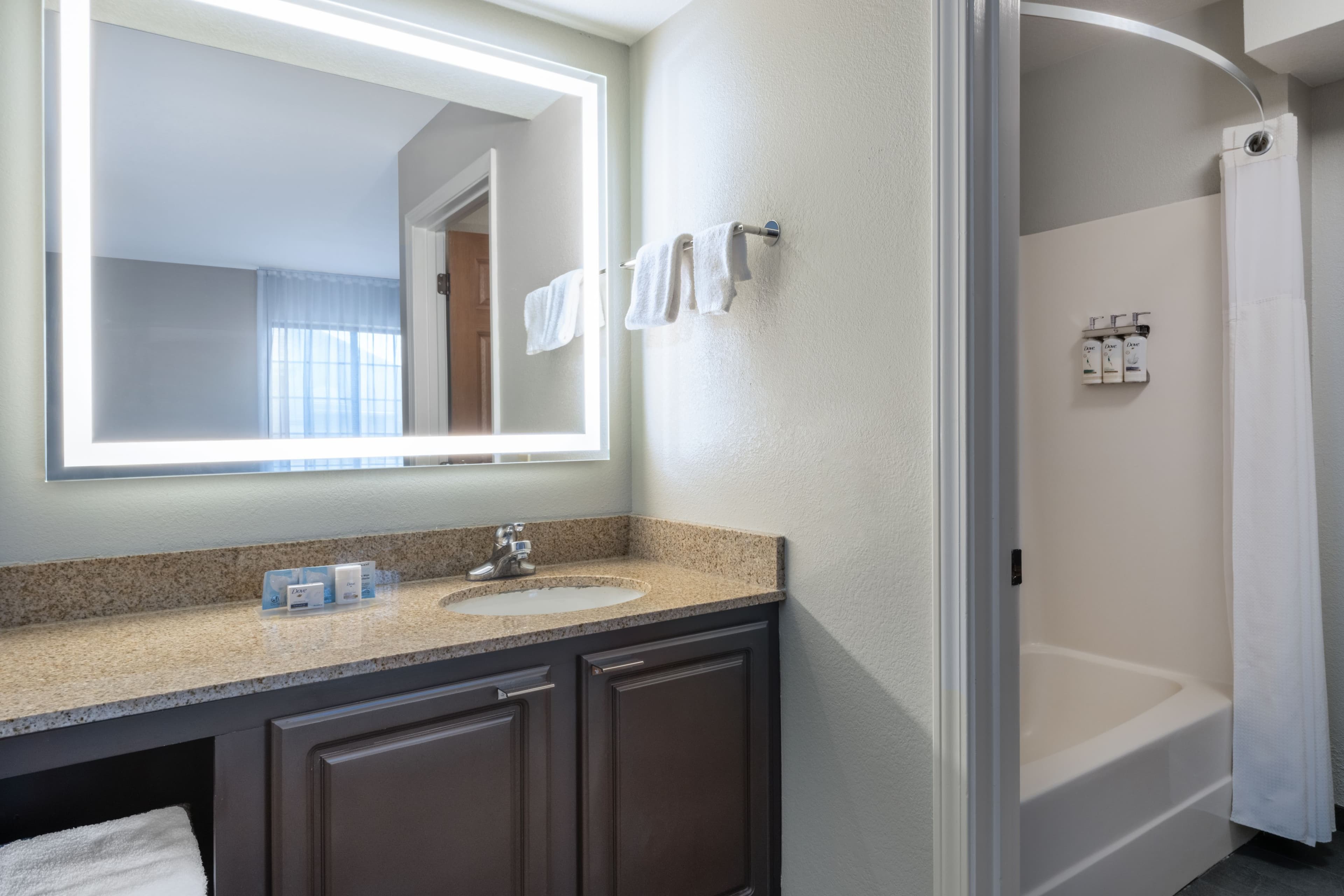 Staybridge Suites Columbus-Dublin - Image 4