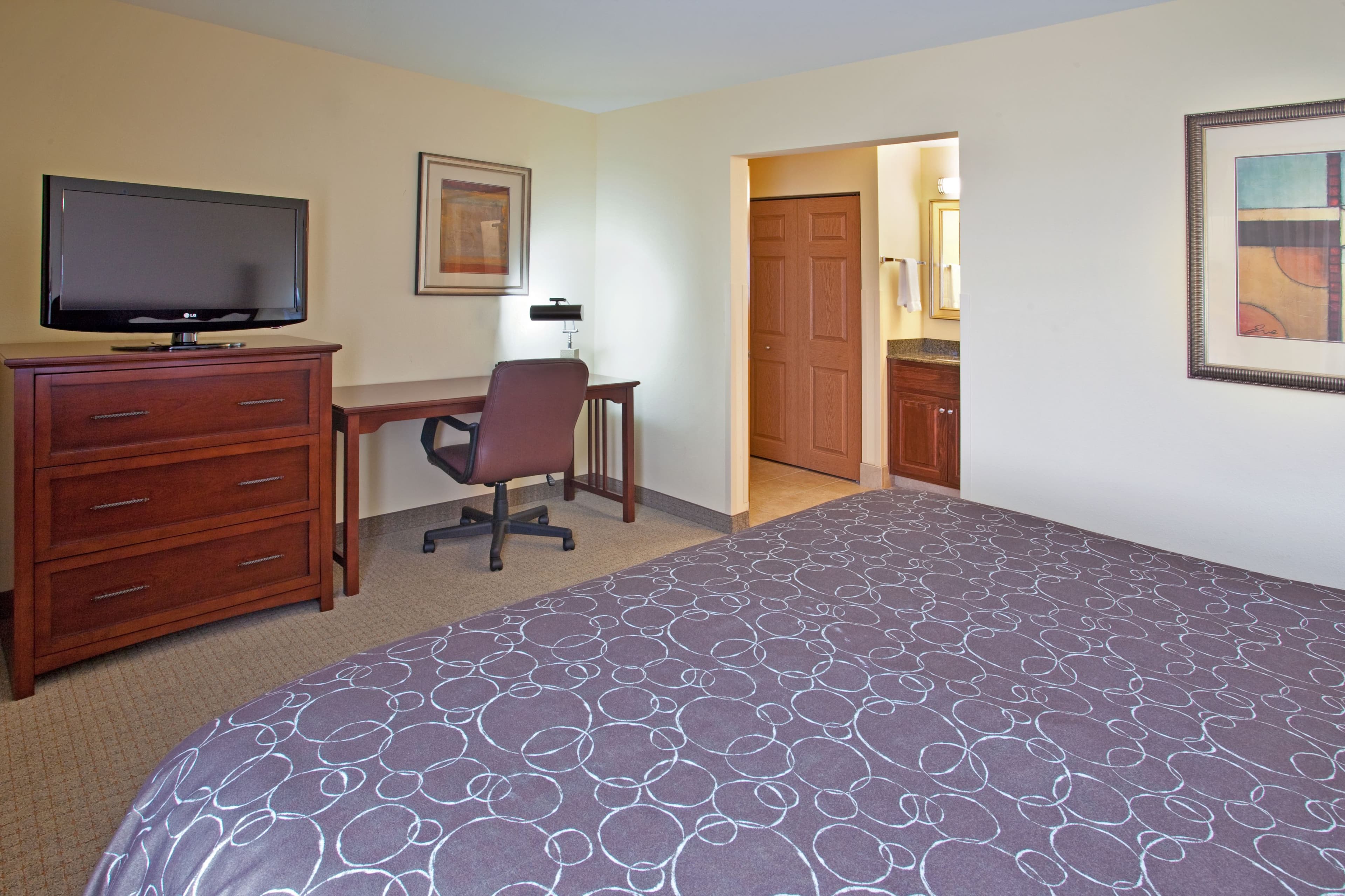 Staybridge Suites Elkhart North - Image 4