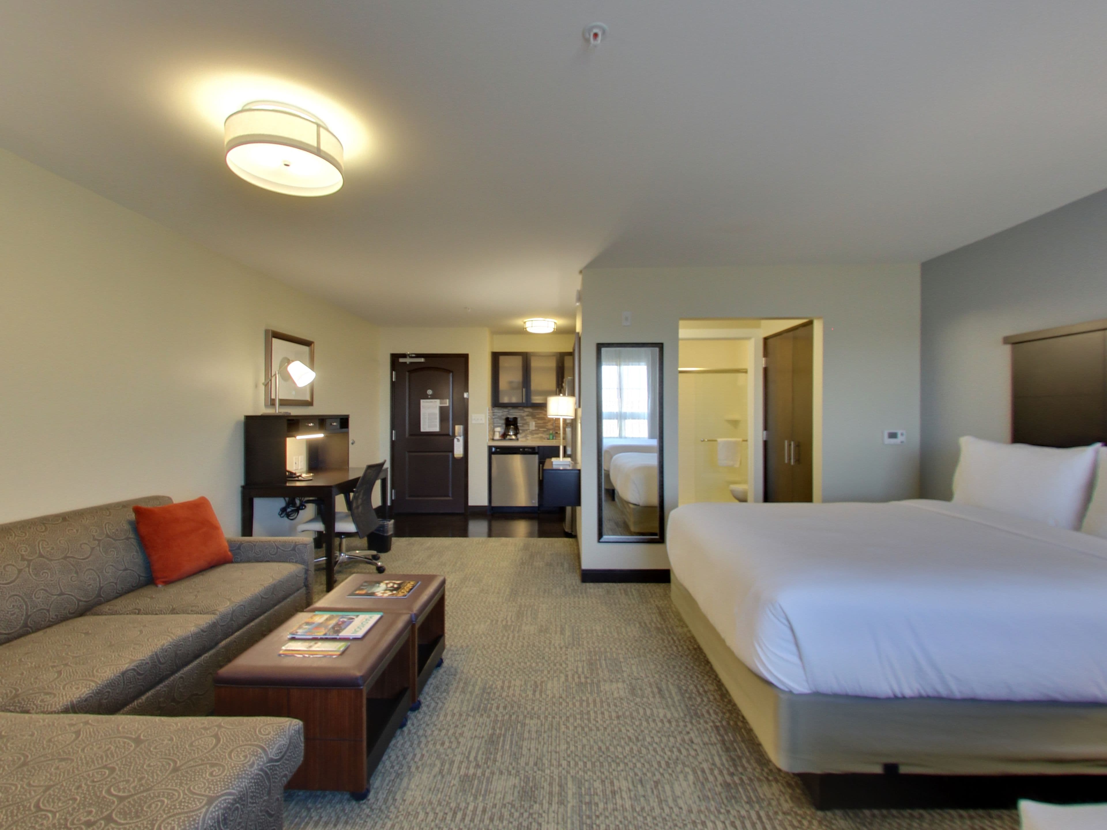 Staybridge Suites Madison - Fitchburg — 10