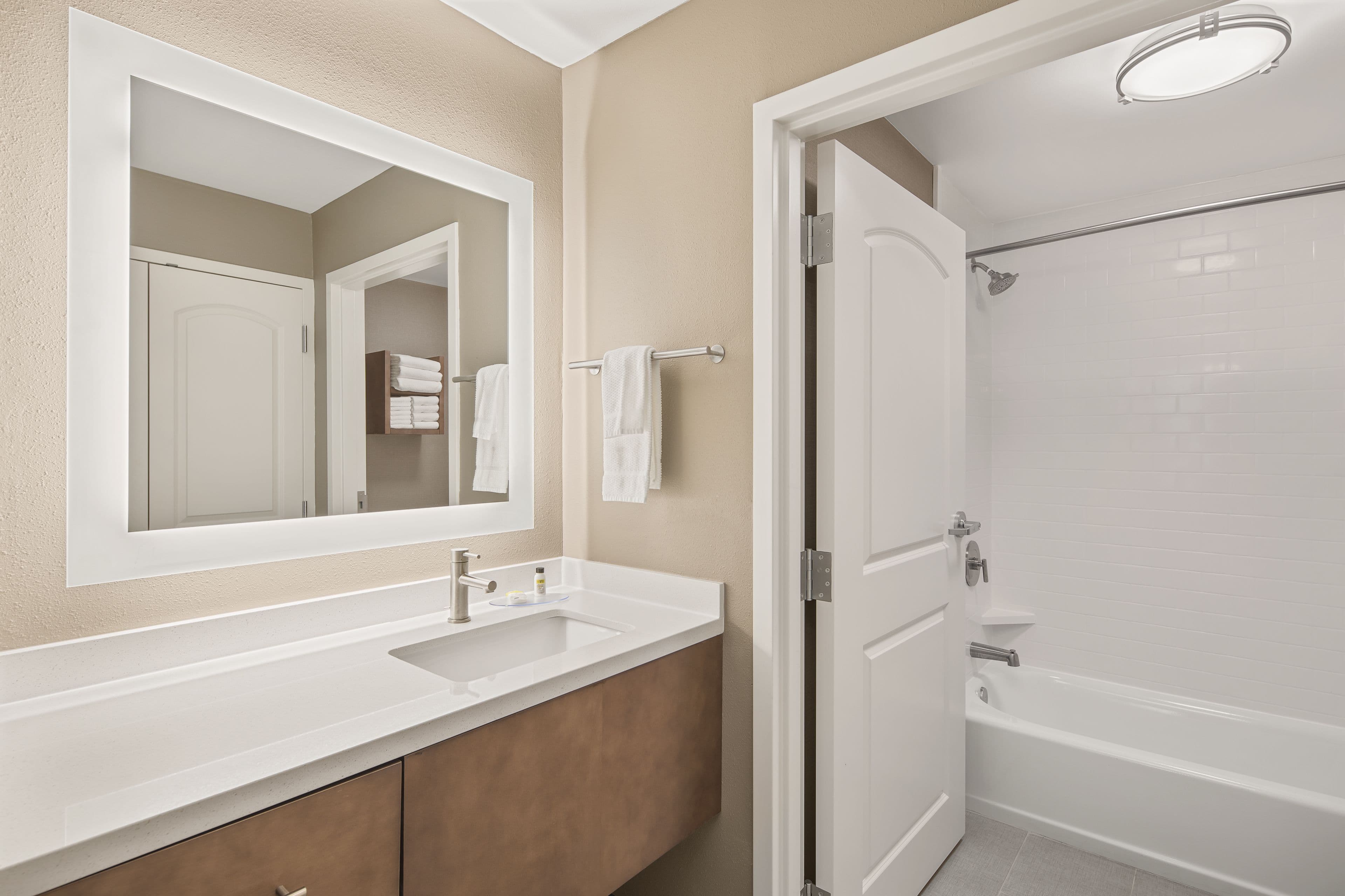 Staybridge Suites Florence - Center — 10