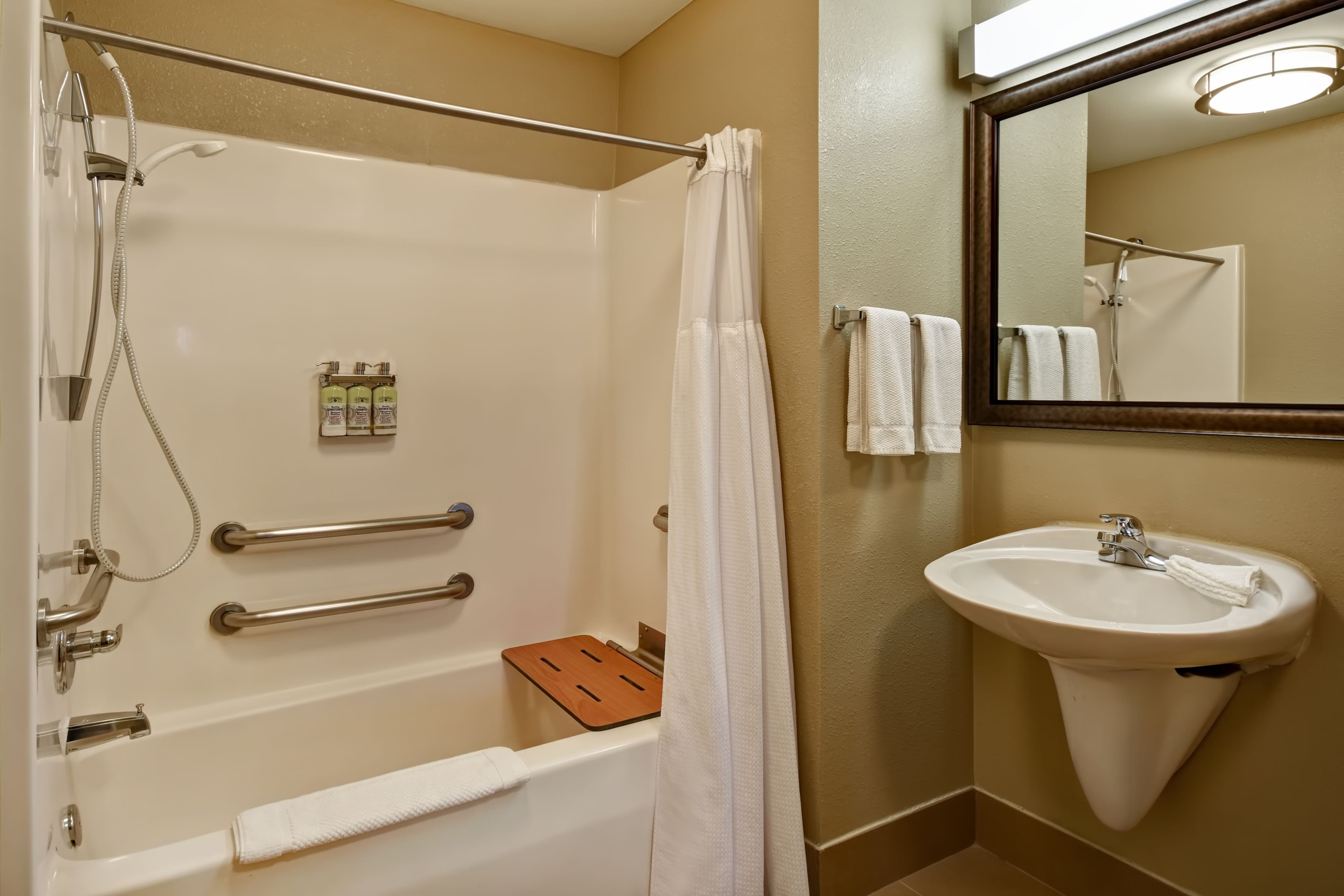 Staybridge Suites Grand Rapids - Airport — 15