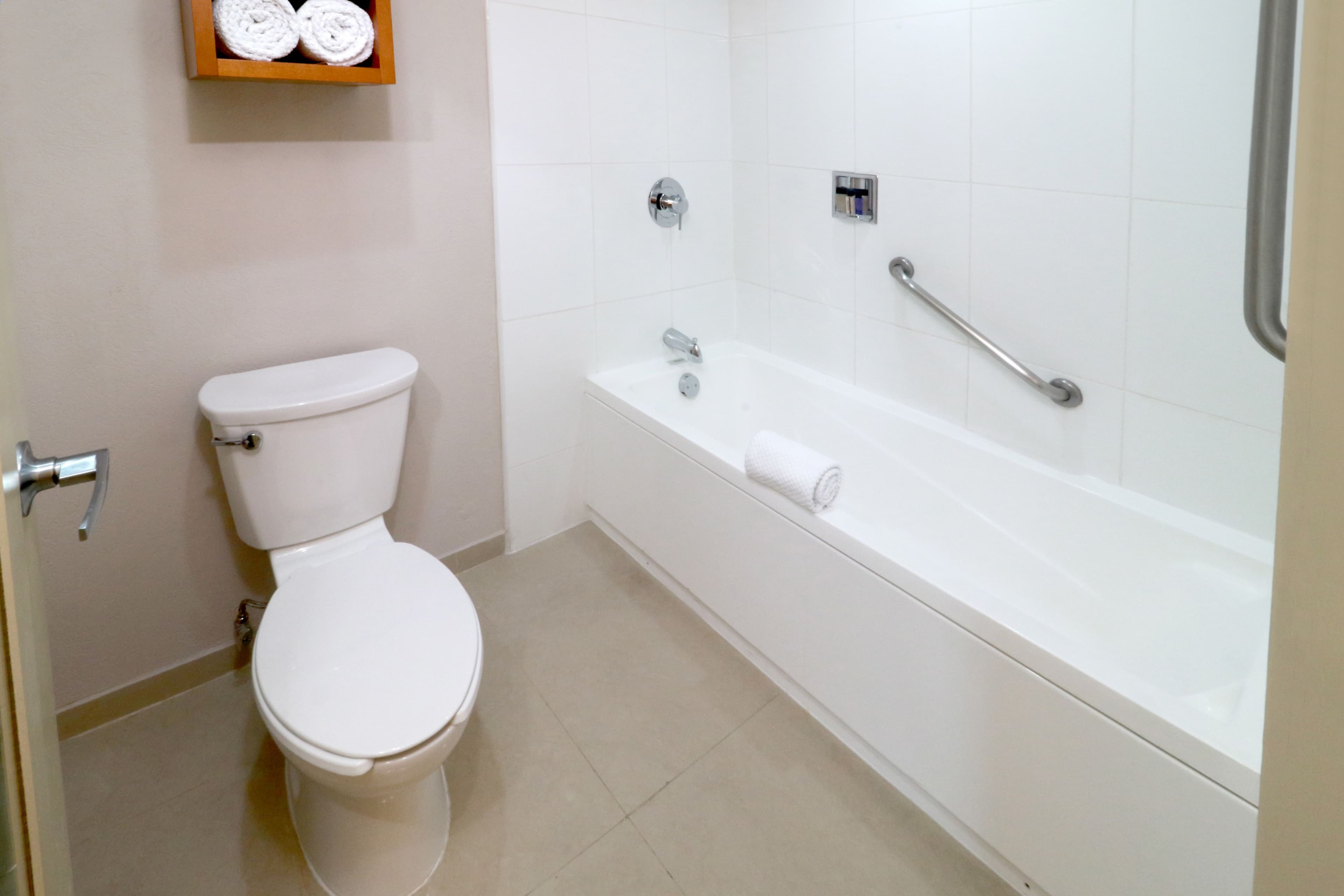 Staybridge Suites Guadalajara Expo — 8