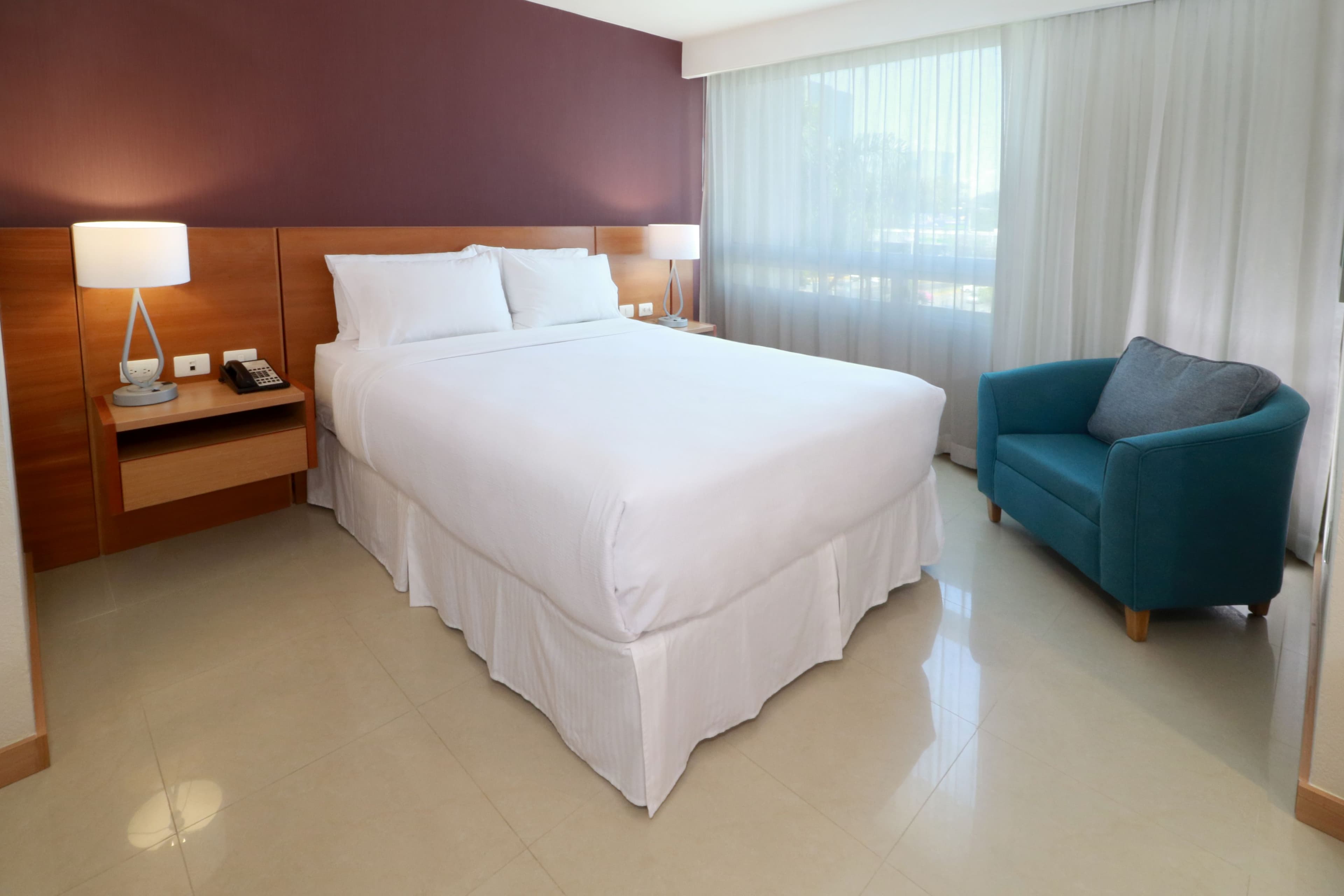 Staybridge Suites Guadalajara Expo - Image 2