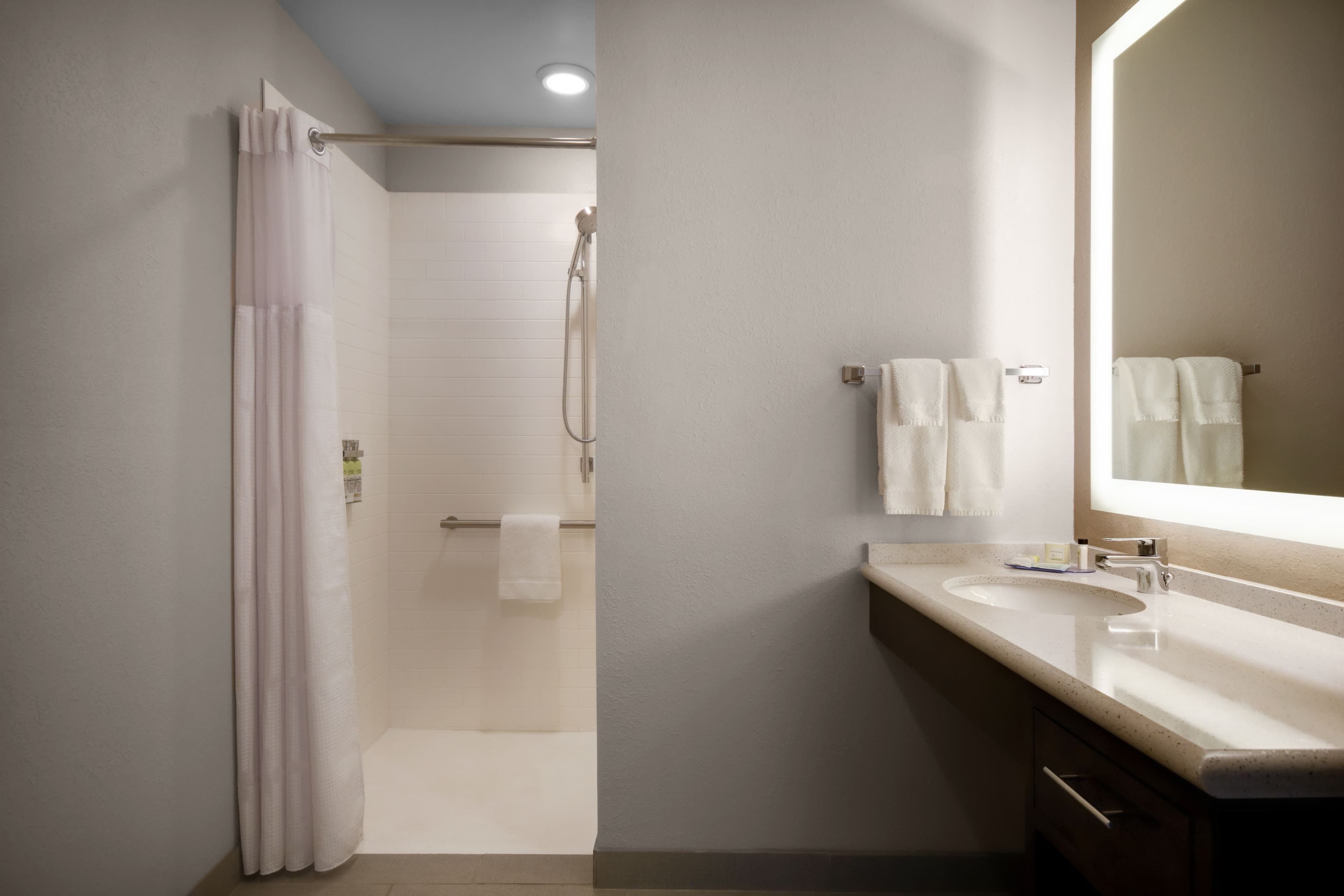 Staybridge Suites Holland — 12